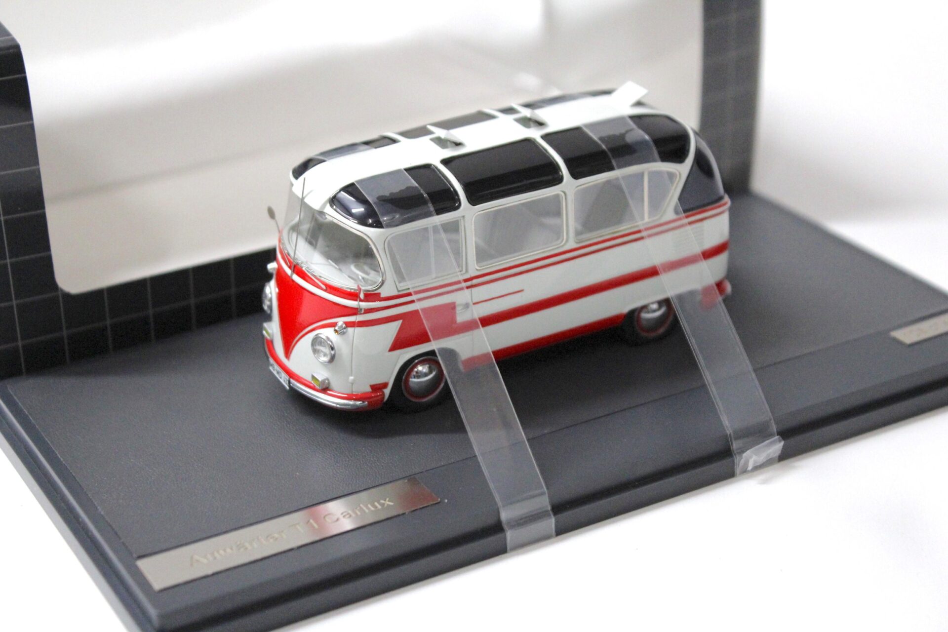 ID 55934 orig.jpg 1:43 Matrix VW Auwärter T1 Carlux white/ red