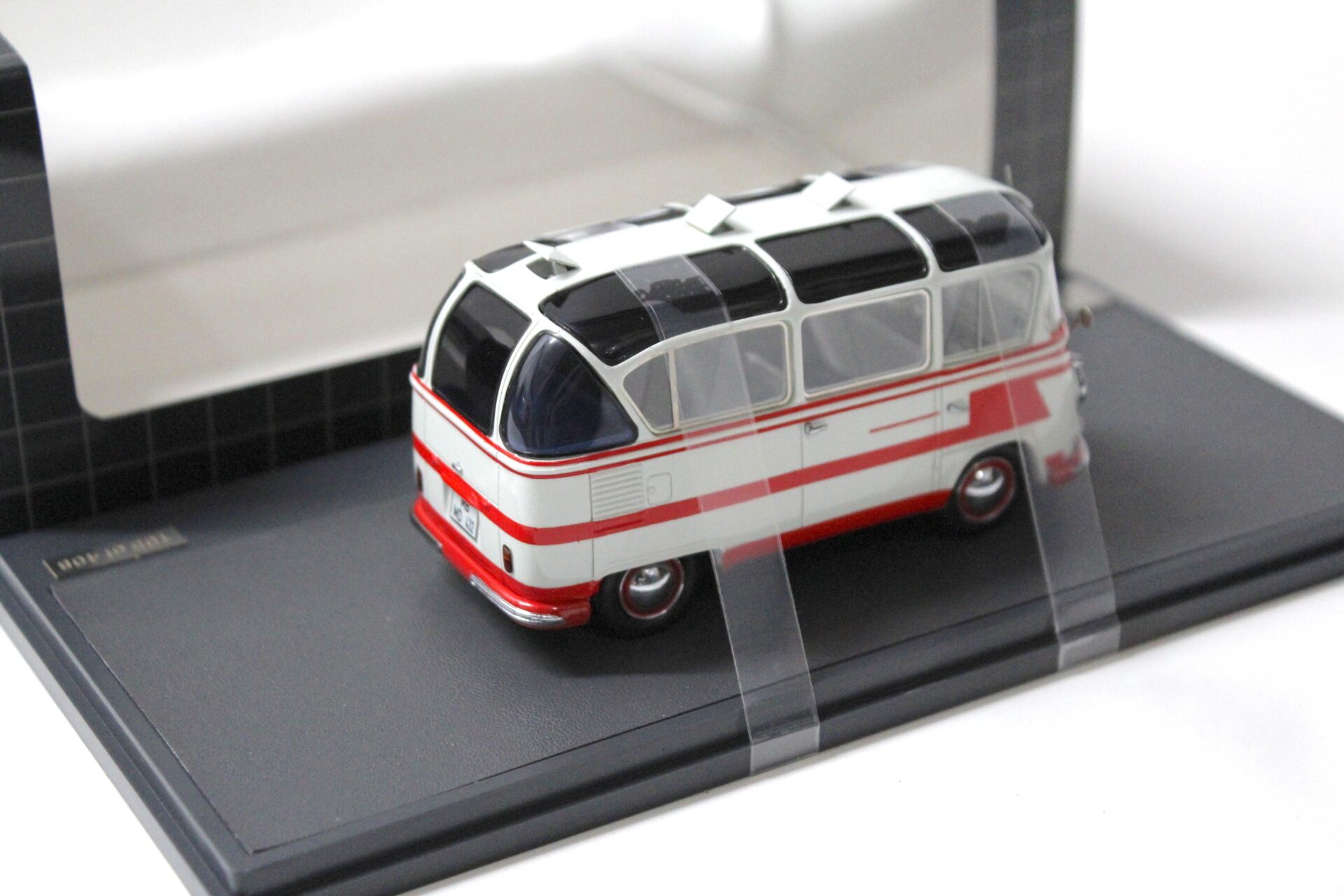 1:43 Matrix VW Auwärter T1 Carlux white/ red