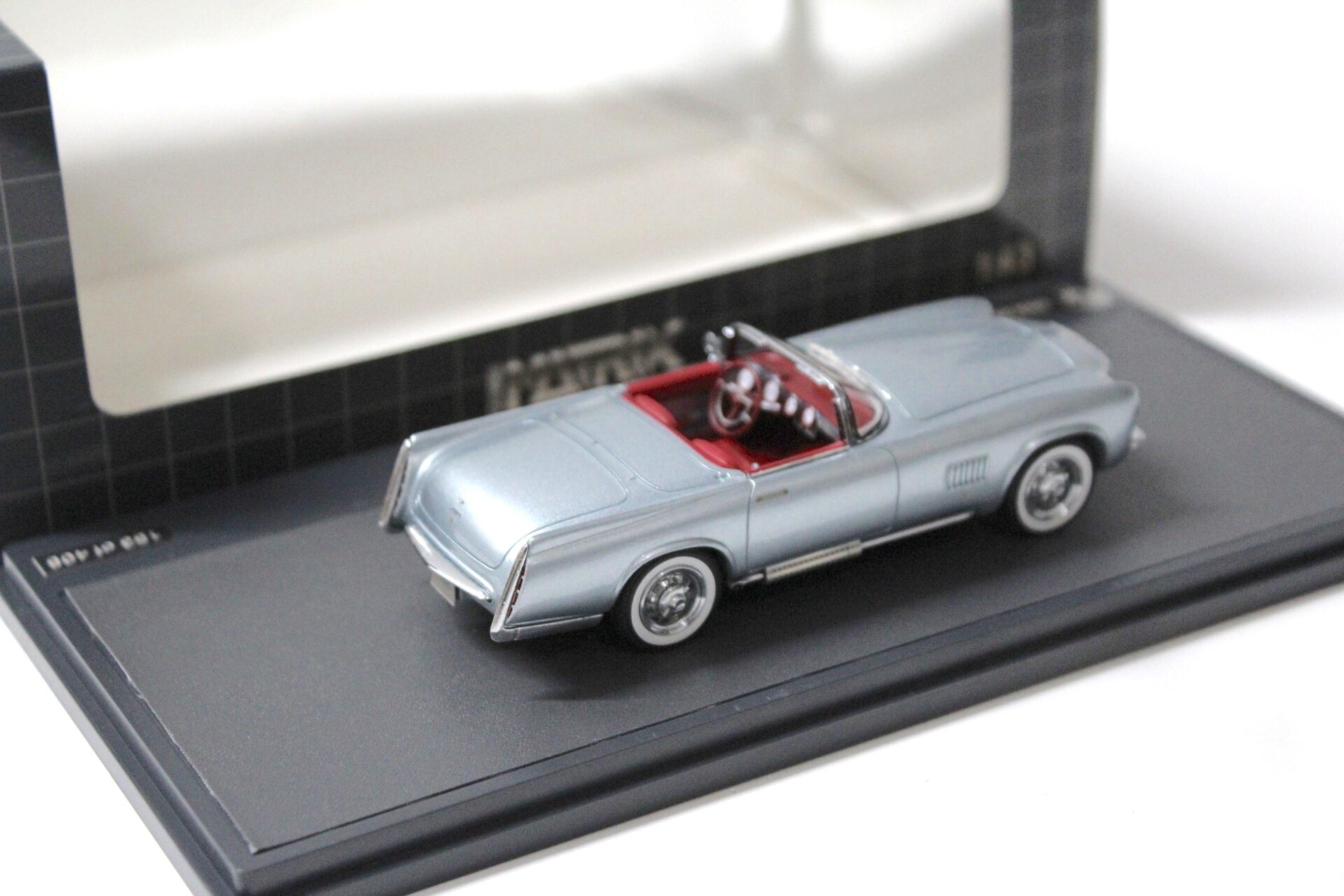 1:43 Matrix 1955 Ghia-Chrysler Falcon Convertible silver-blue