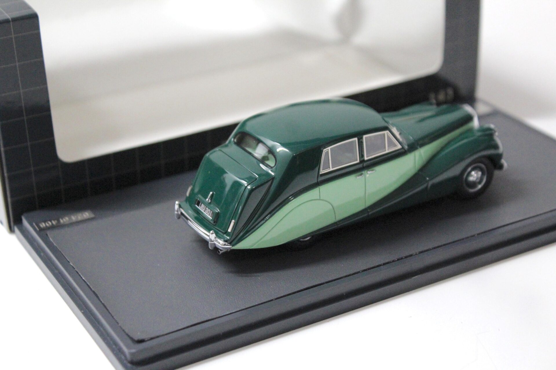1:43 Matrix Daimler DB18 Hooper Empress dark green/ green