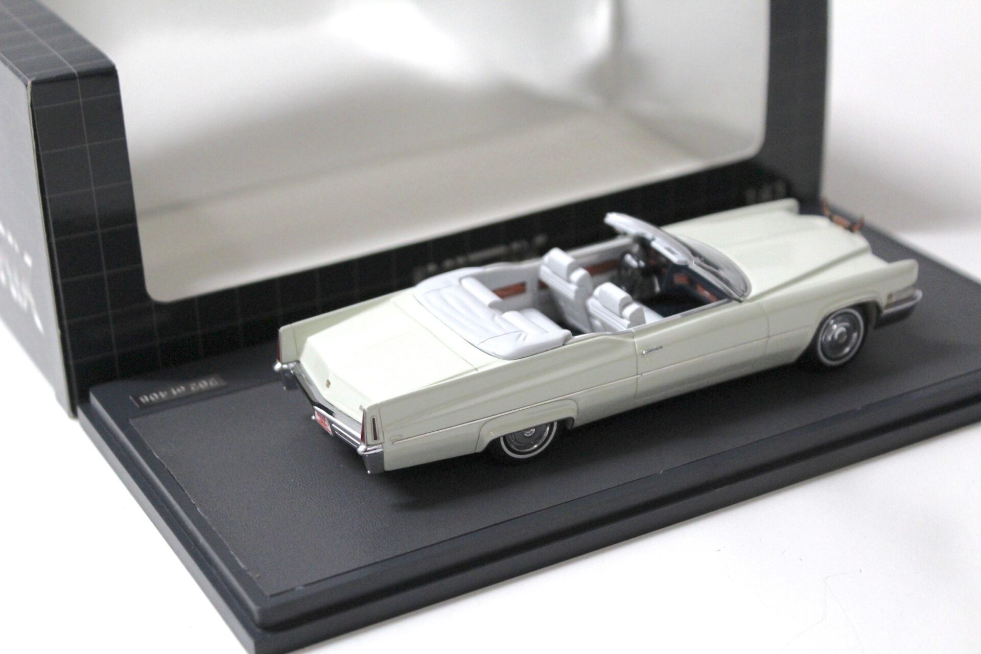 1:43 Matrix 1970 Cadillac DeVille Convertible JDH ivory white