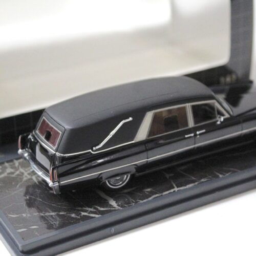 1:43 Matrix 1970 Cadillac Superior Crown Sovereign Regal Landaulet Hearse black - Image 2