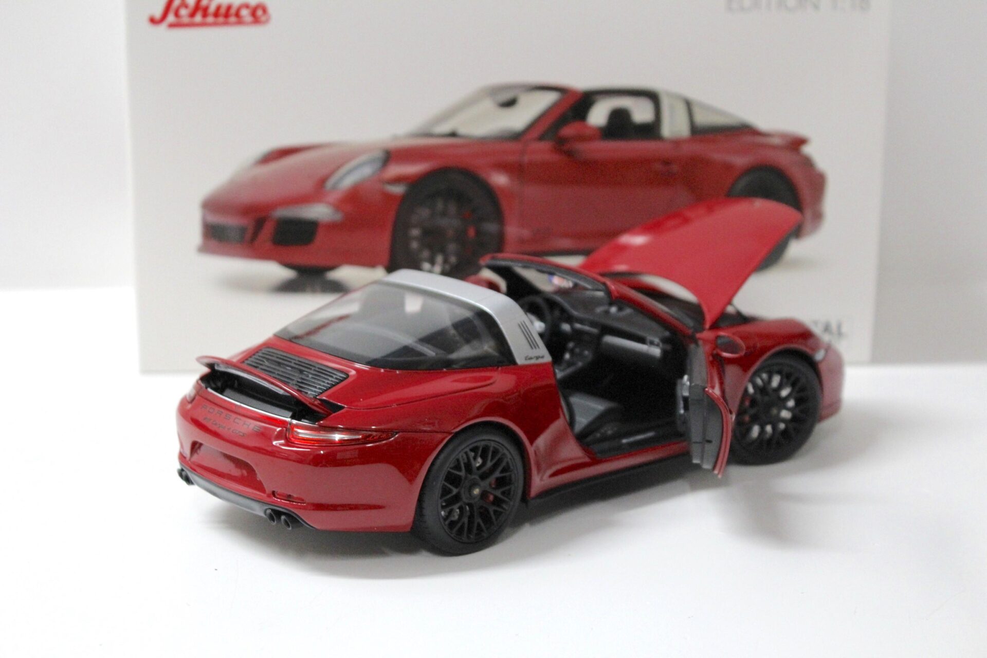 1:18 Schuco Porsche 911 (991.1) Carrera 4 GTS Targa Karmin red