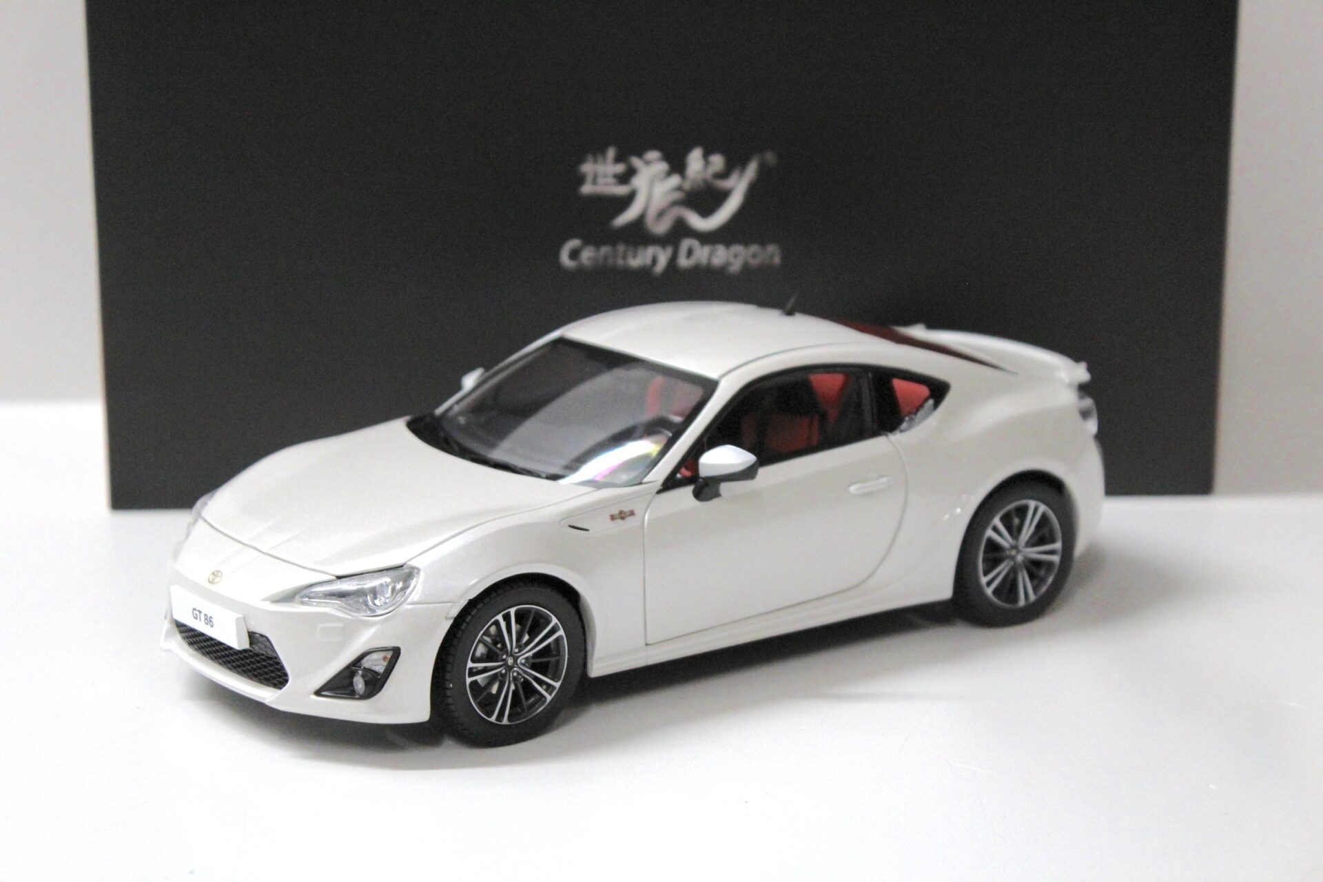 1:18 Century Dragon Toyota GT86 Coupe 2014 white