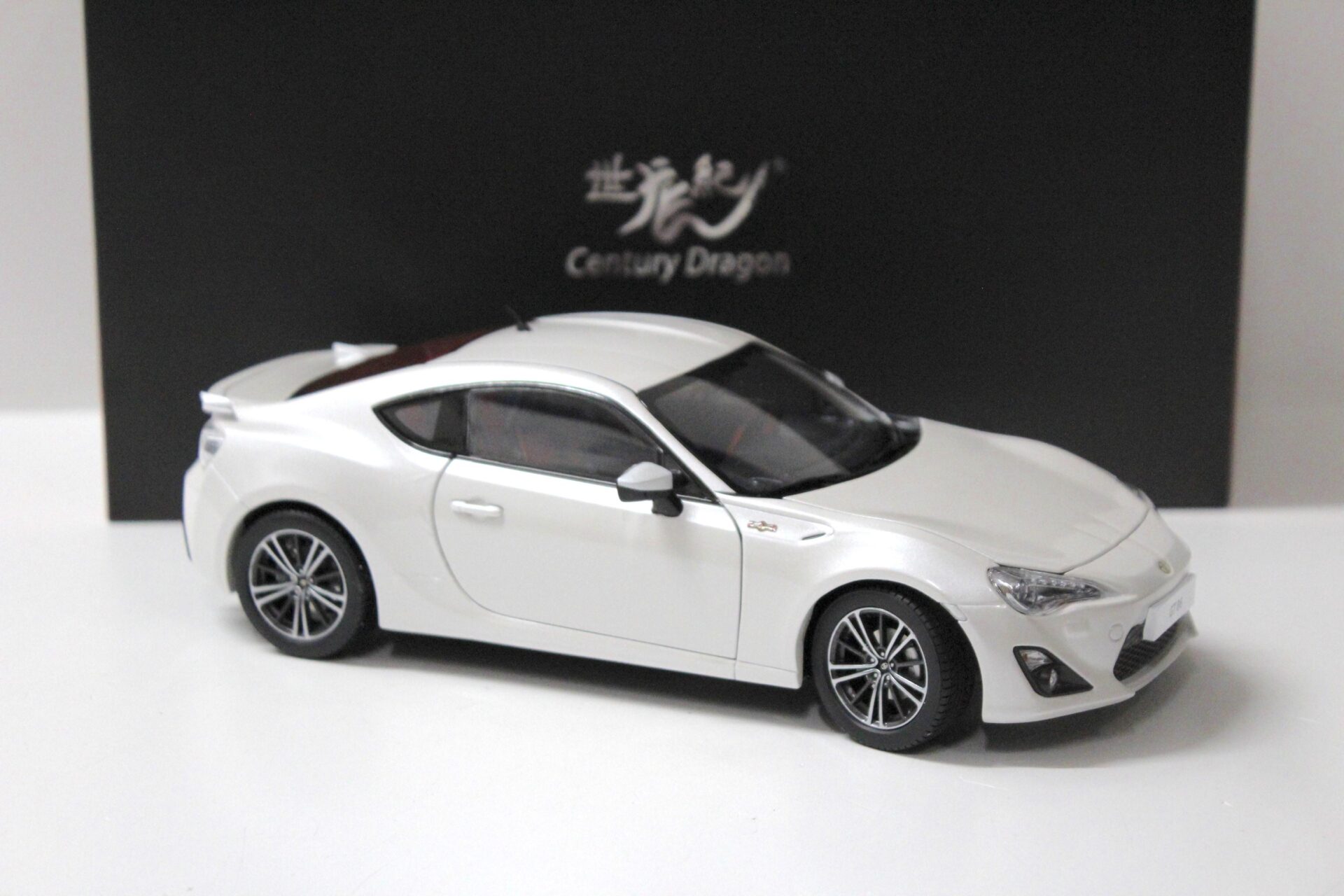1:18 Century Dragon Toyota GT86 Coupe 2014 white