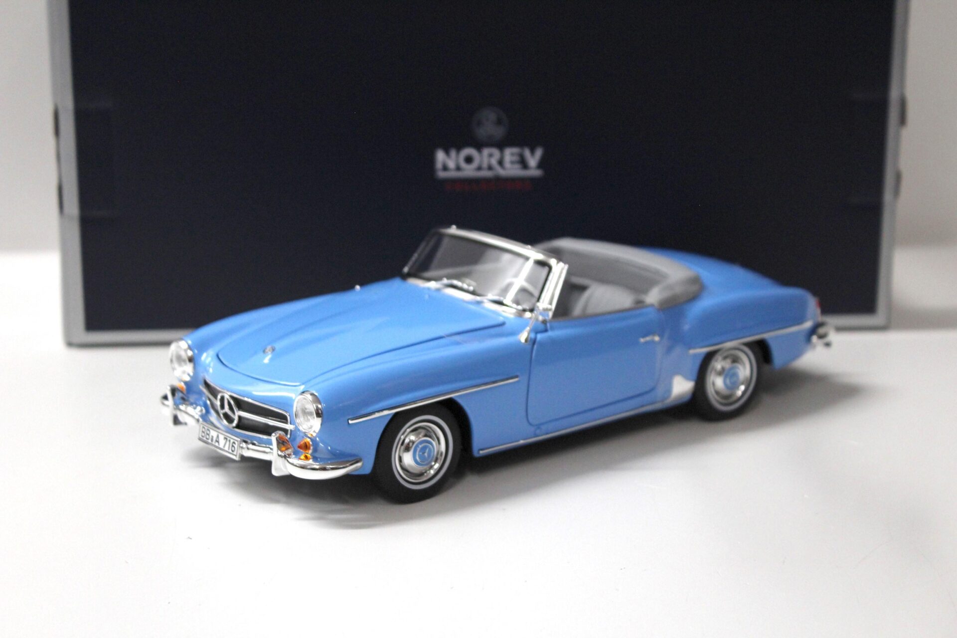 ID 56214 orig.jpg 1:18 Norev Mercedes 190 SL Cabriolet 1957 blue