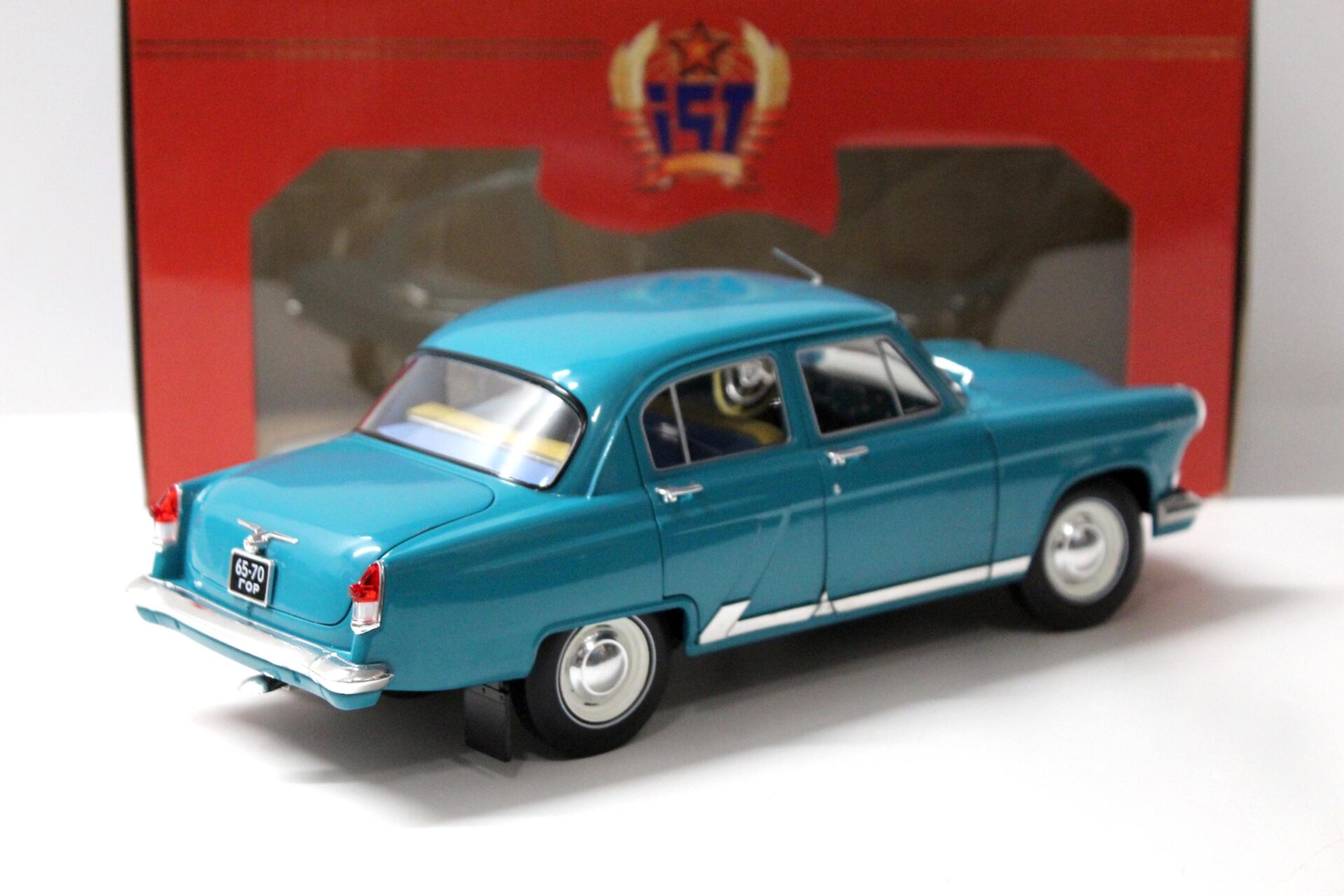 1:18 IST Wolga Volga GAZ 21R Limousine "Volga" 1966 green