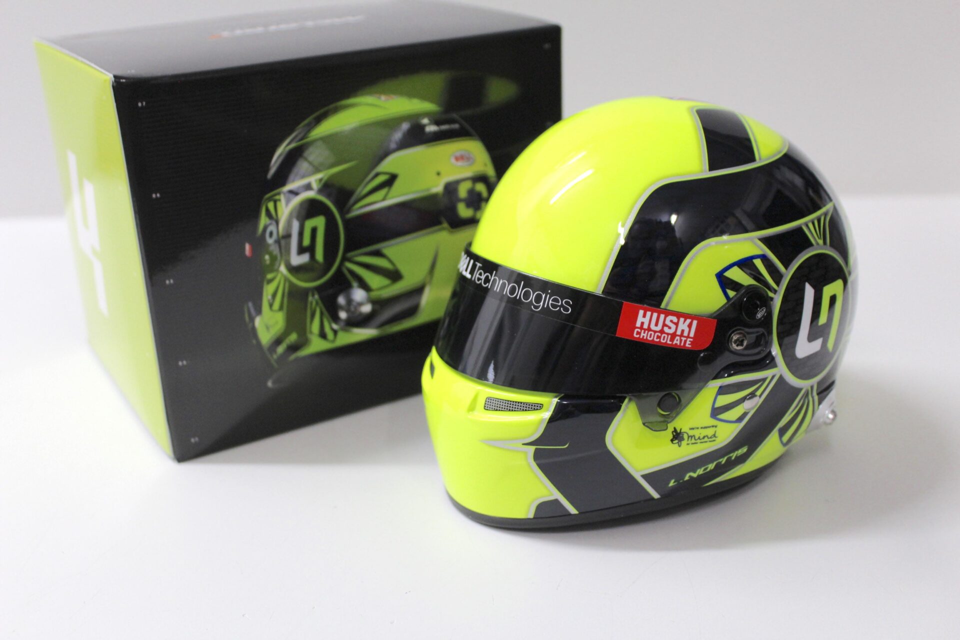 1:2 Bell McLaren Mercedes F1 Team Lando Norris Helmet Helm 2021