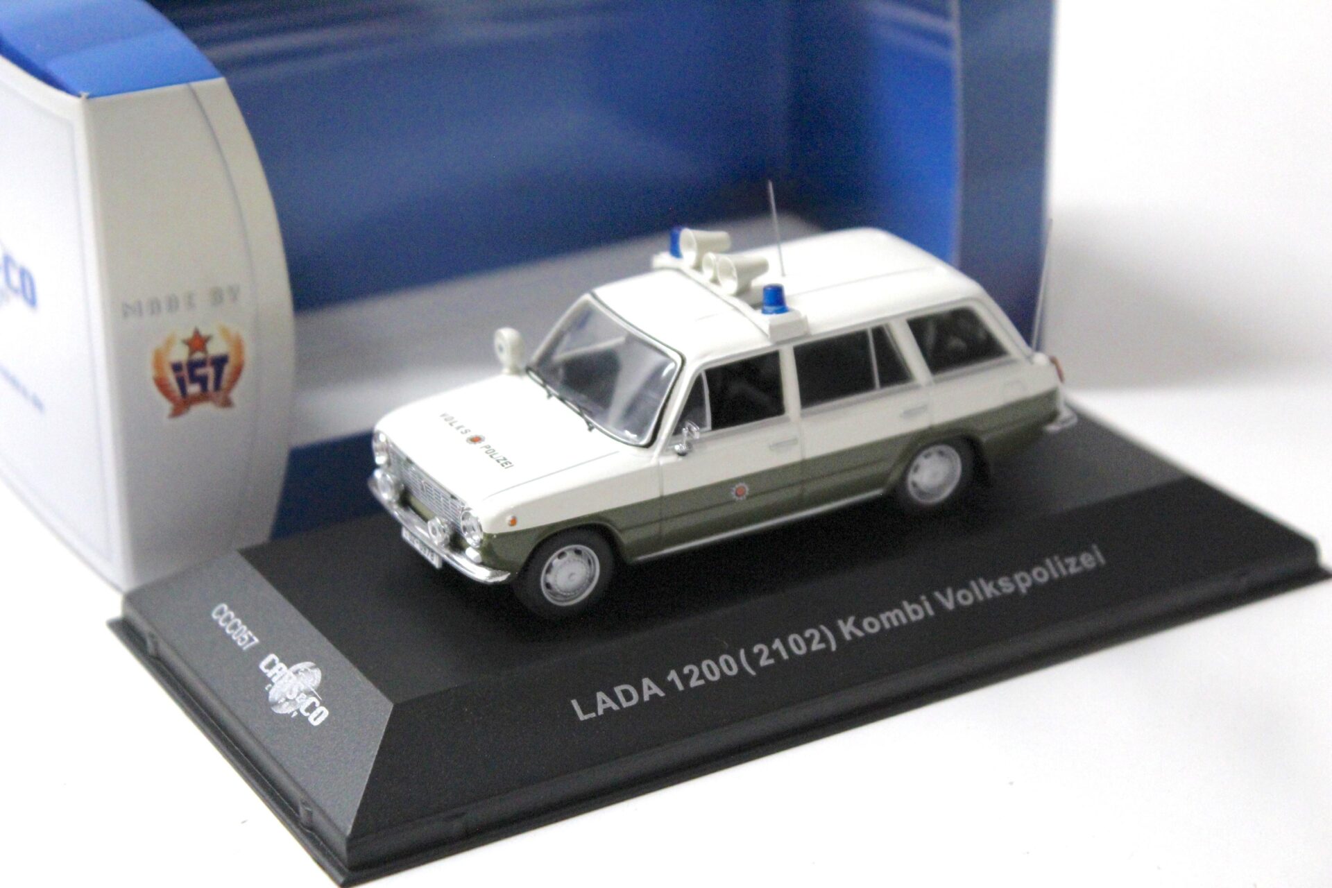 ID 56393 orig.jpg 1:43 Cars&Co IST Lada 1200 (2102) Kombi Volkspolizei VP green/ white