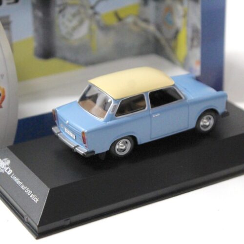 1:43 Cars&Co IST Trabant 601 Sedan DE LUXE 1965 blue/ beige roof - Image 2