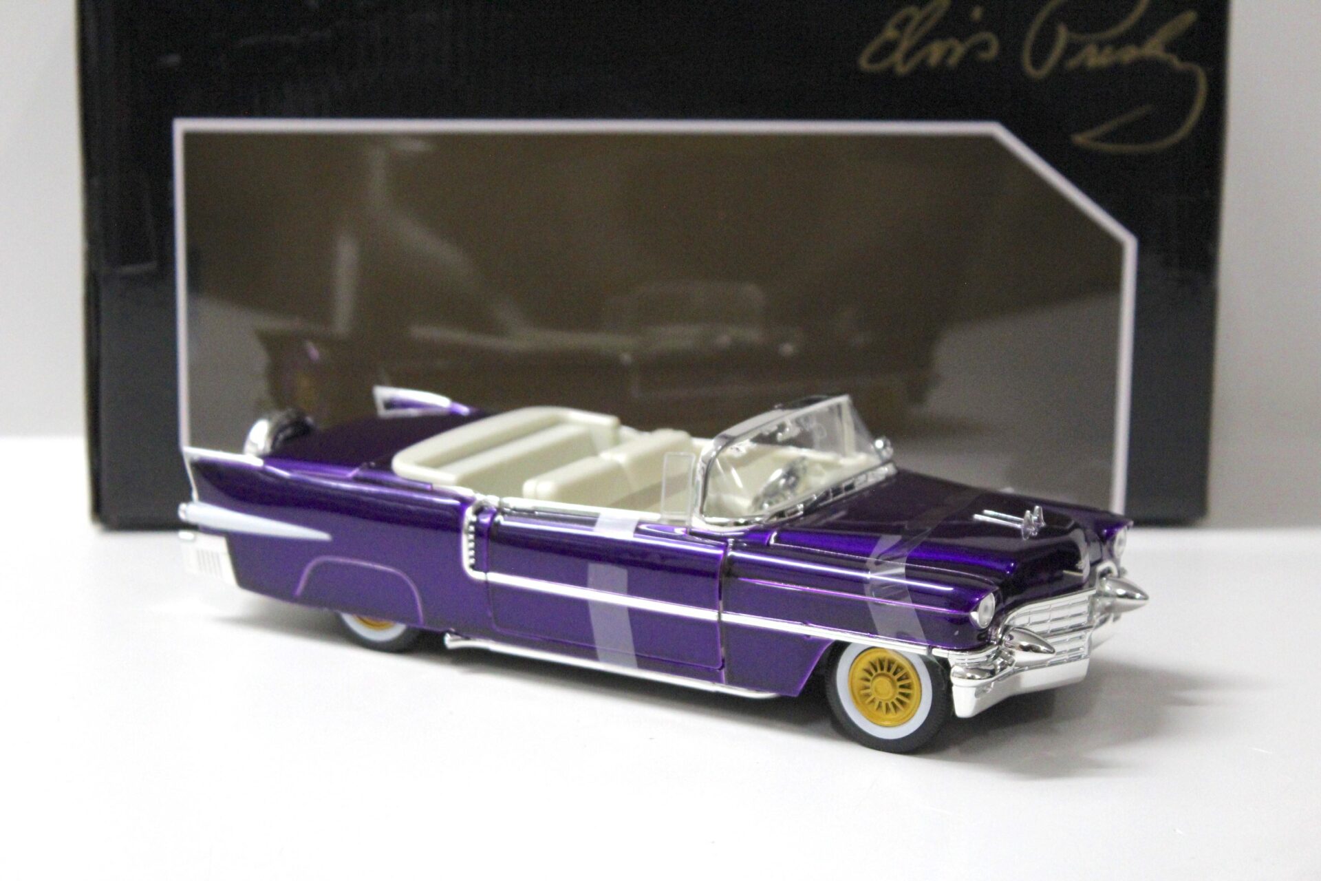 1:24 Jada Toys 1956 Cadillac Eldorado Convertible purple + Elvis Presley Figur