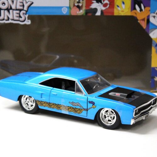 1:24 Jada Toys Looney Tunes Wile E. Coyote + 1970 Plymouth Road Runner blue