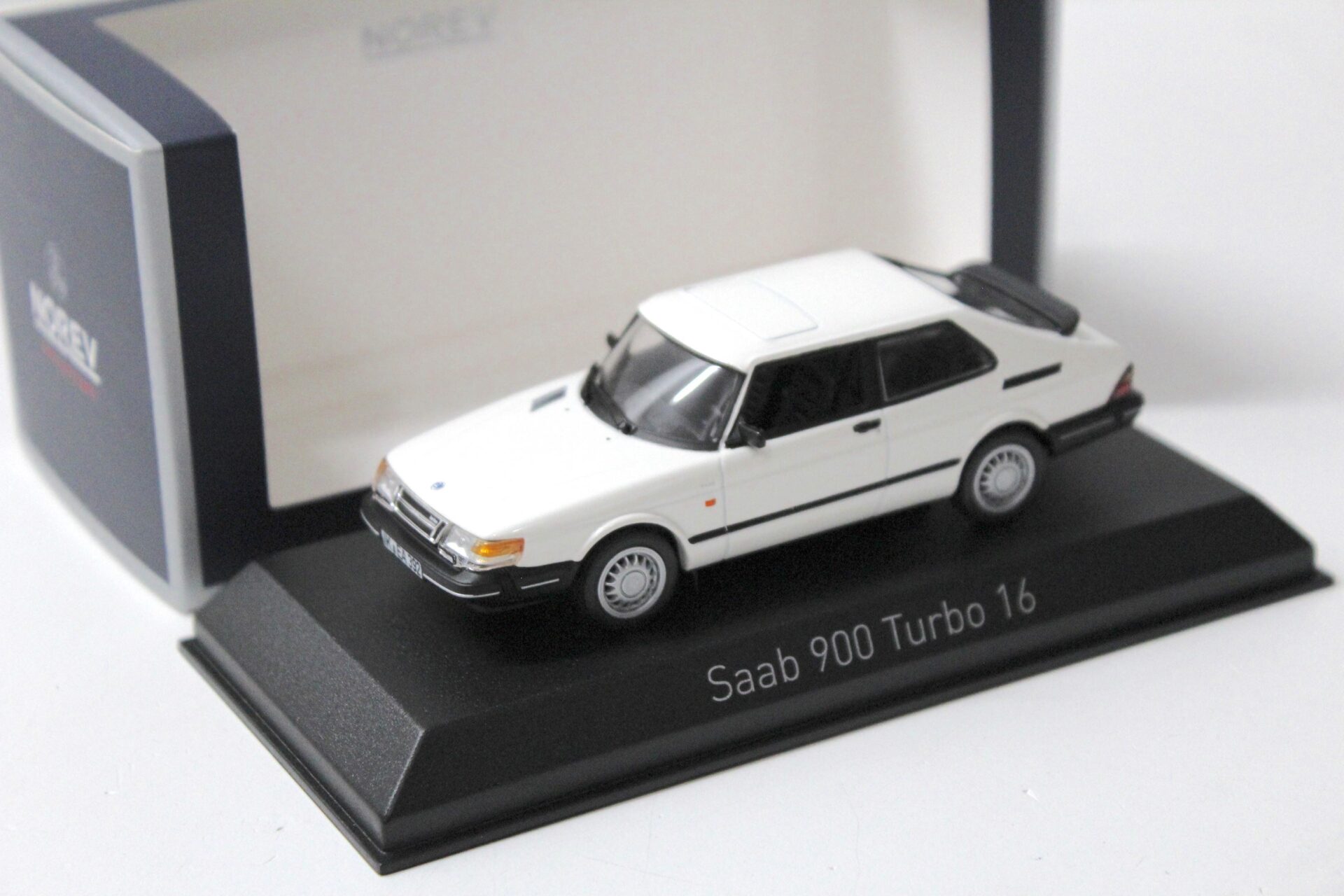 1:43 Norev Saab 900 Turbo 16 white 1991