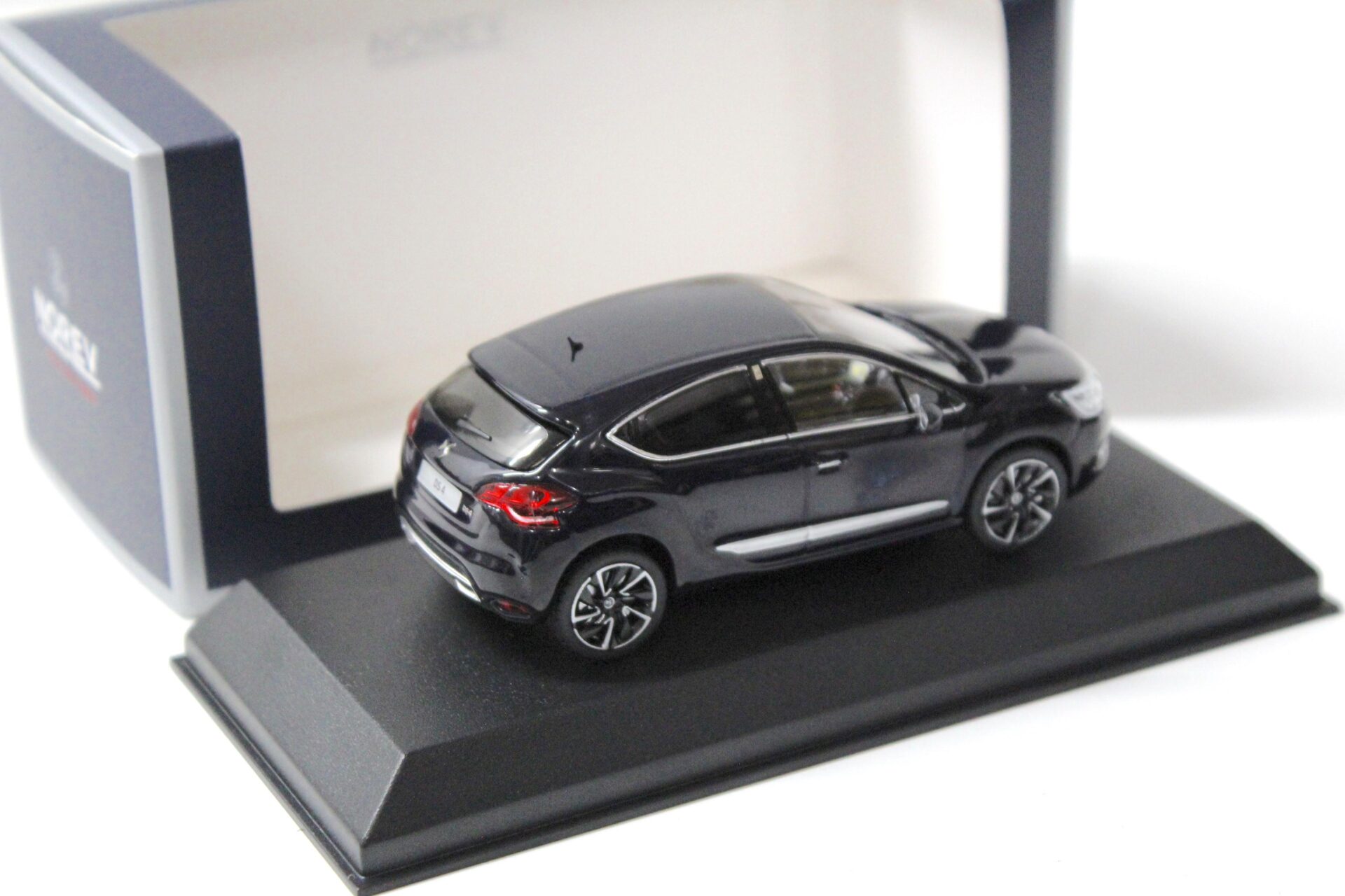 1:43 Norev Citroen DS 4 Entre blue 2015