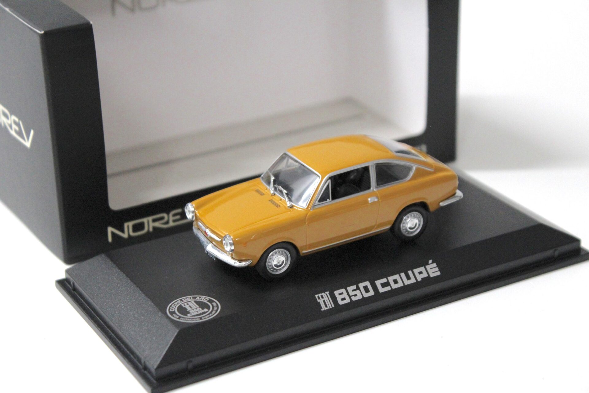 1:43 Norev Seat 850 Coupe orange