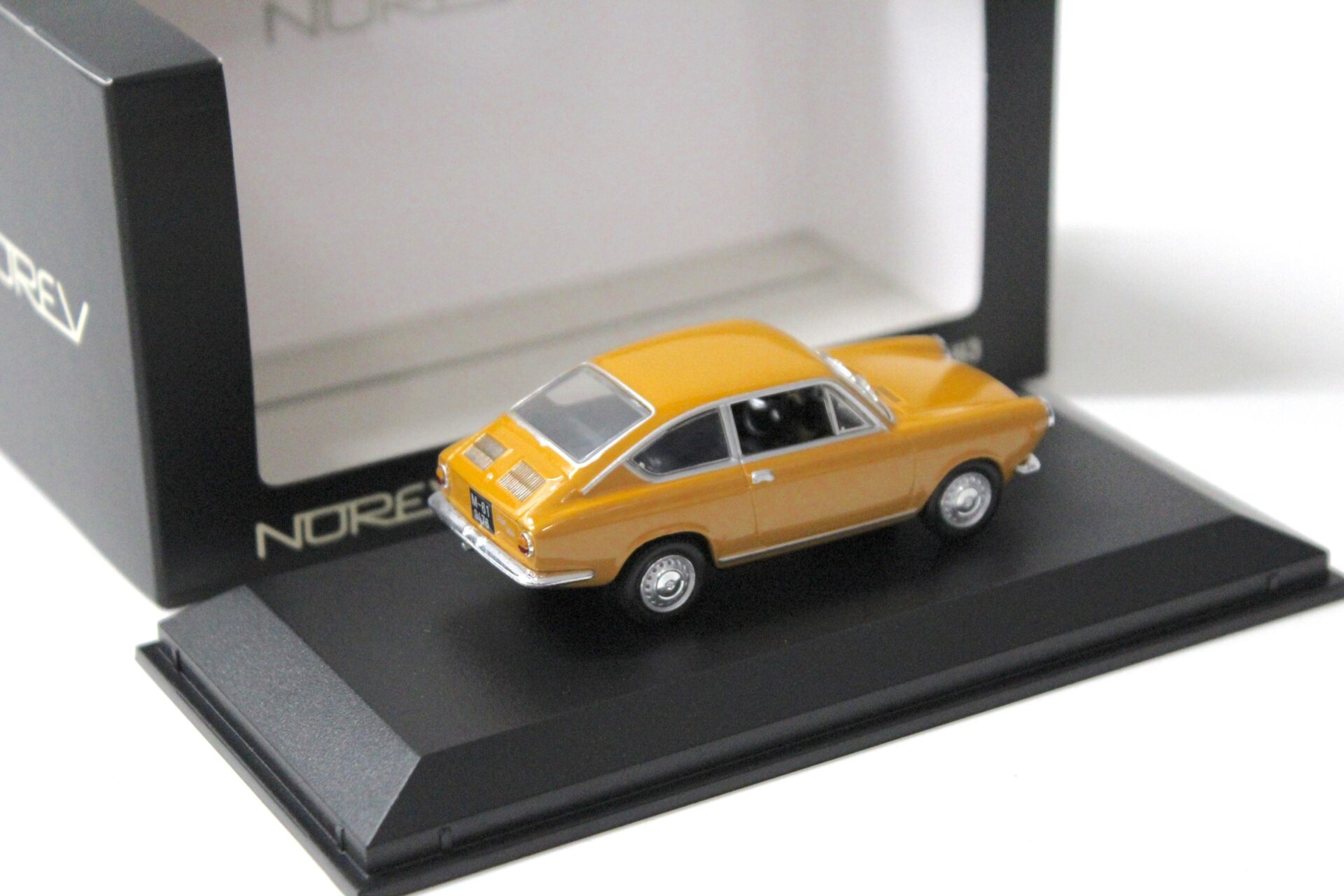 1:43 Norev Seat 850 Coupe orange