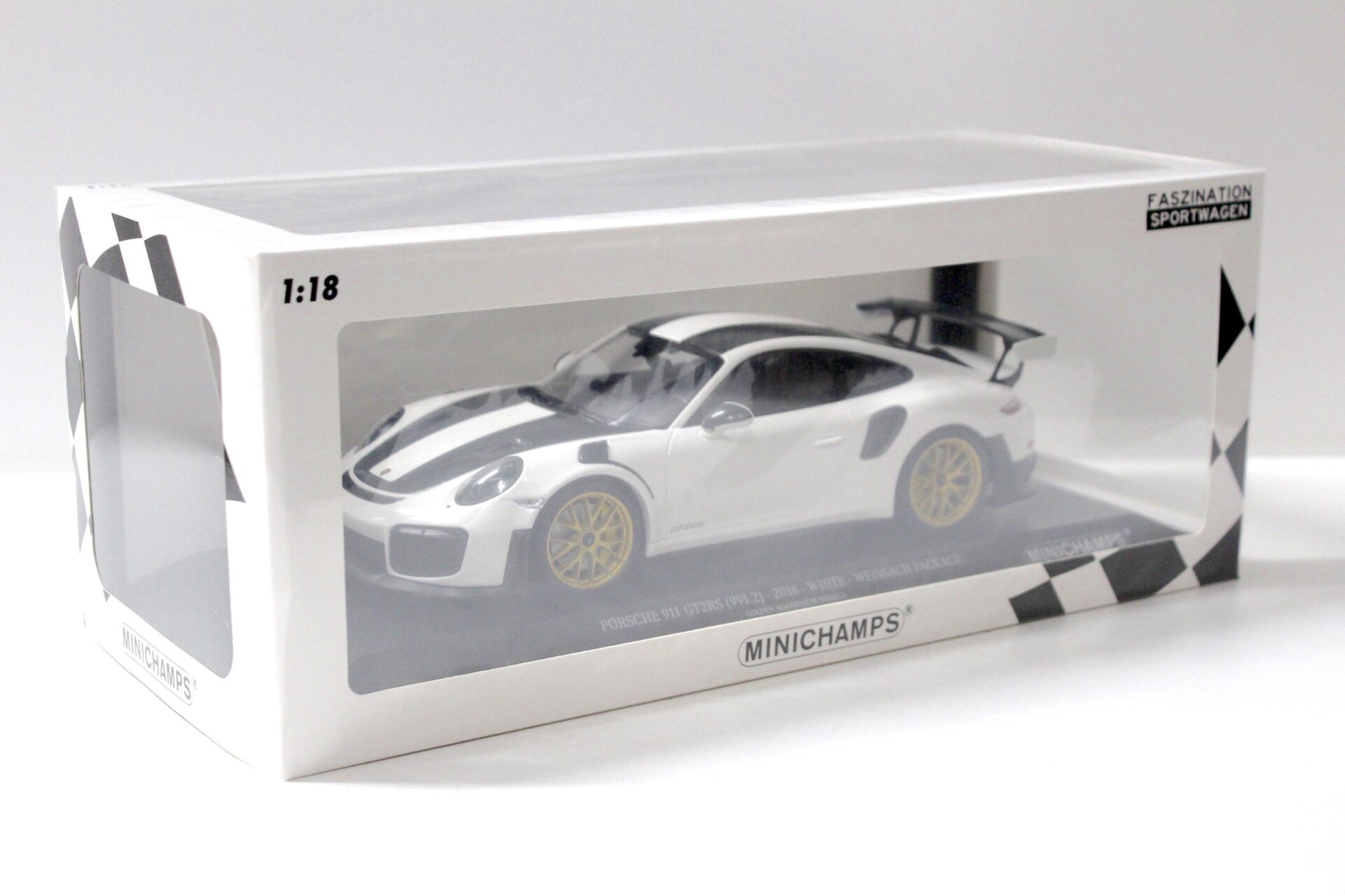 1:18 Minichamps Porsche 911 (991.2) GT2 RS Weissach Package 2018 white