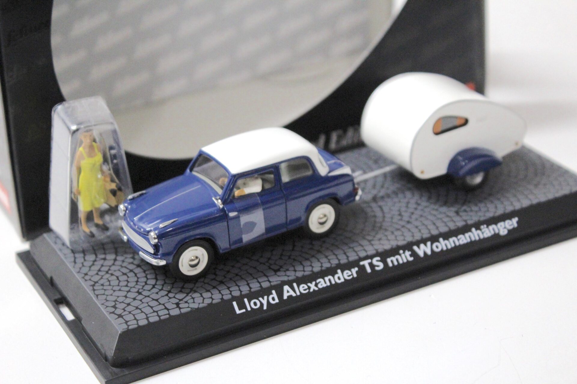 ID 57020 orig.jpg 1:43 Schuco Lloyd Alexander TS mit Wohnanhänger blue/ white