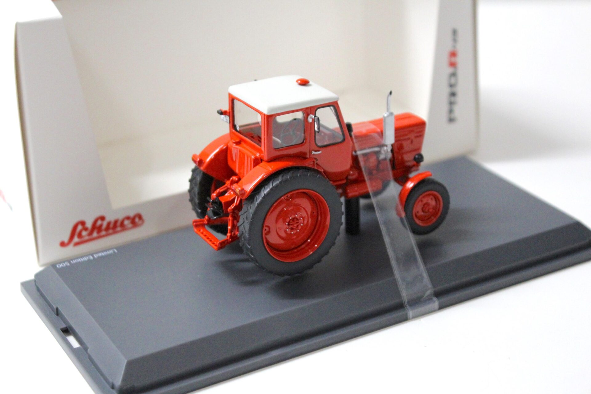 1:43 Schuco PRO.R43 Belarus MTS-50 Traktor red %%%