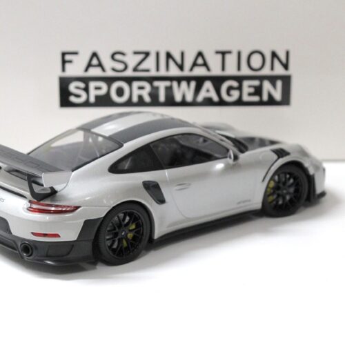 1:18 Minichamps Porsche 911 (991.2) GT2 RS Weissach Package 2018 silver metallic