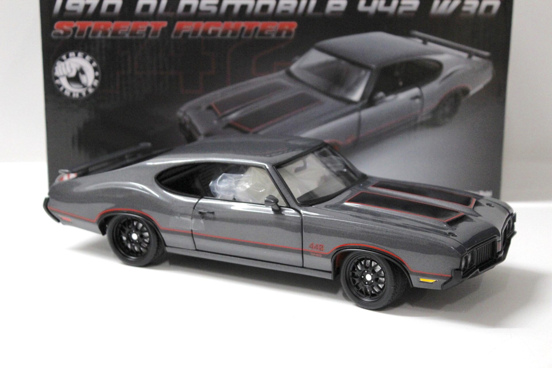 1:18 ACME 1970 Oldsmobile 442 W-30 Street Fighter grey metallic/ red