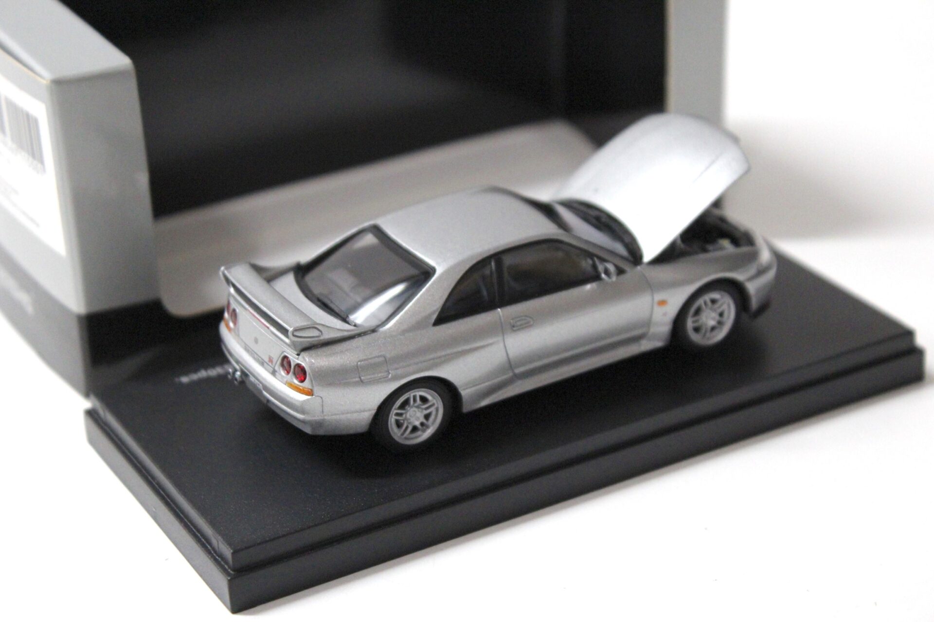 1:43 Kyosho Nissan Skyline GT-R R33 (BCNR33) 1997 Sonic silver