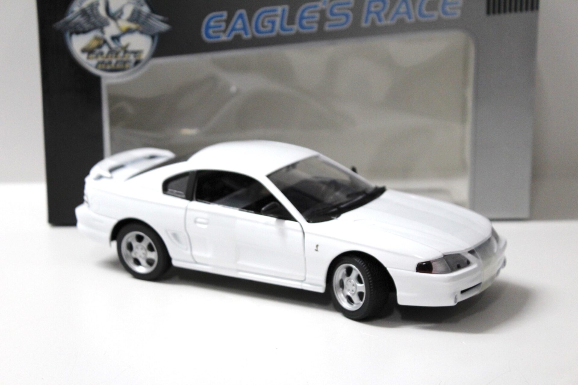 1:18 EAGLE Ford Mustang GT Coupe Cobra 1994 white