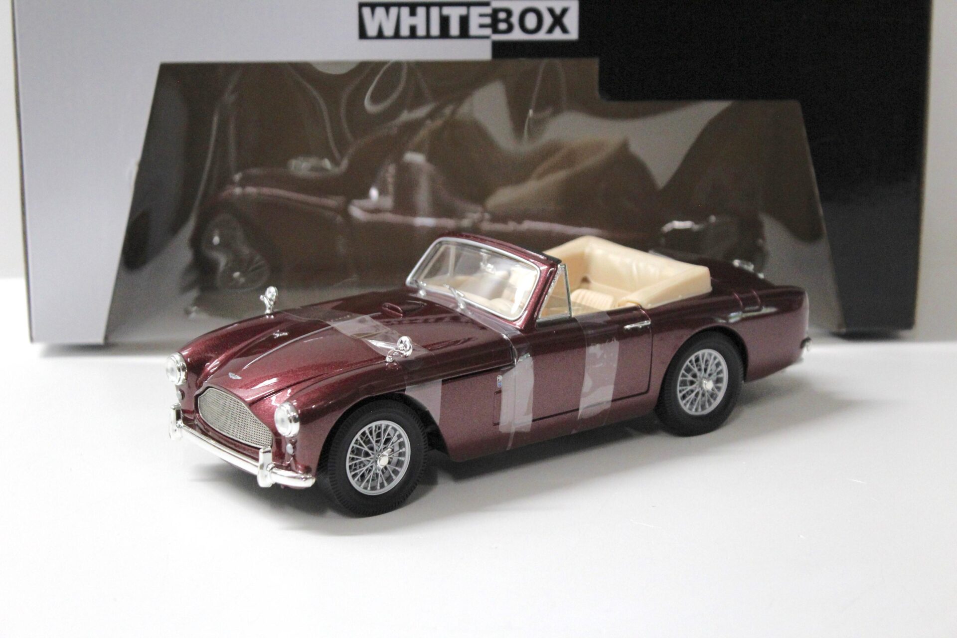 1:18 WhiteBox Aston Martin DB2-4 Mark III Convertible dark red 1958