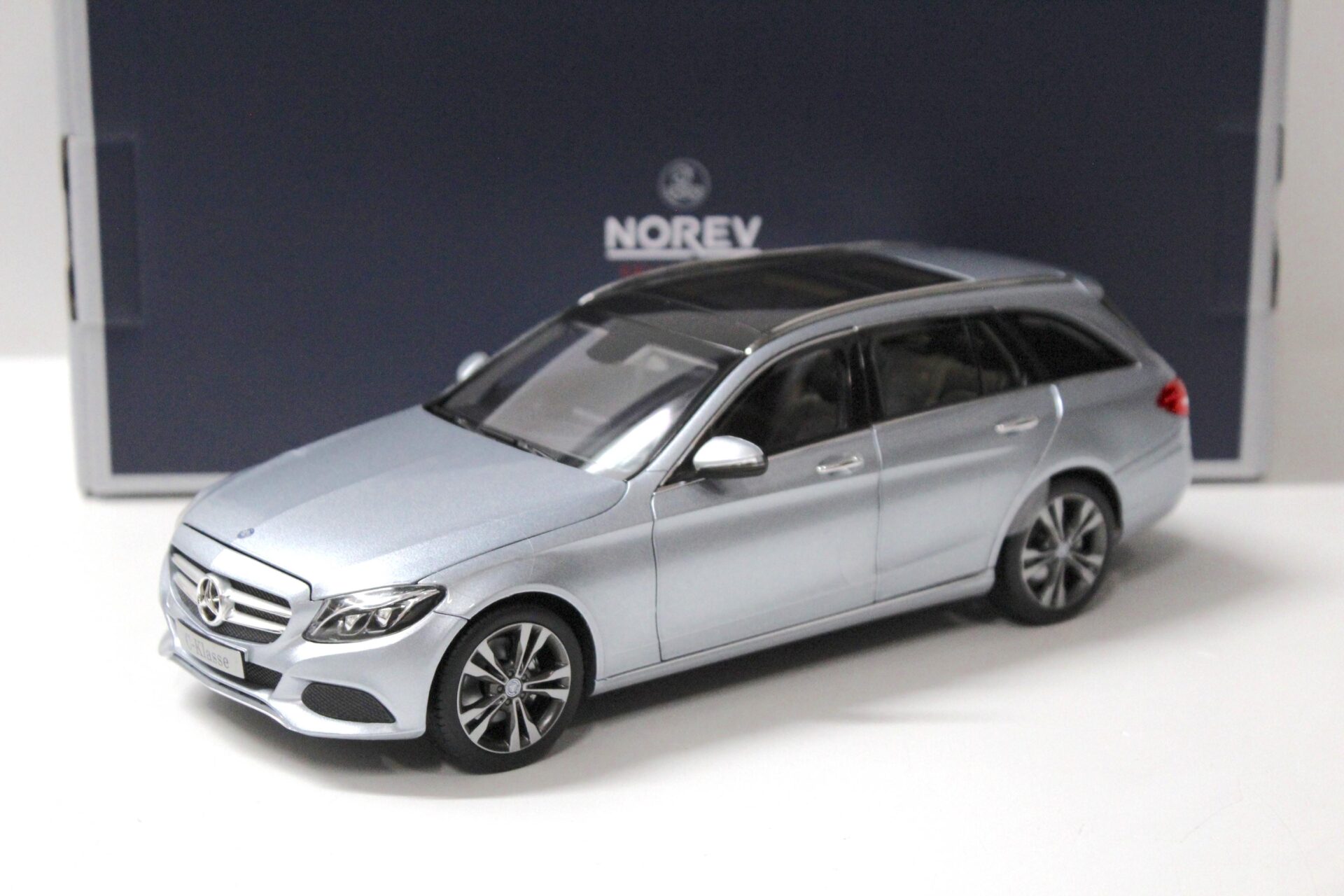 ID 57593 orig.jpg 1:18 Norev Mercedes C-Klasse T-Modell 2014 silver-blue metallic