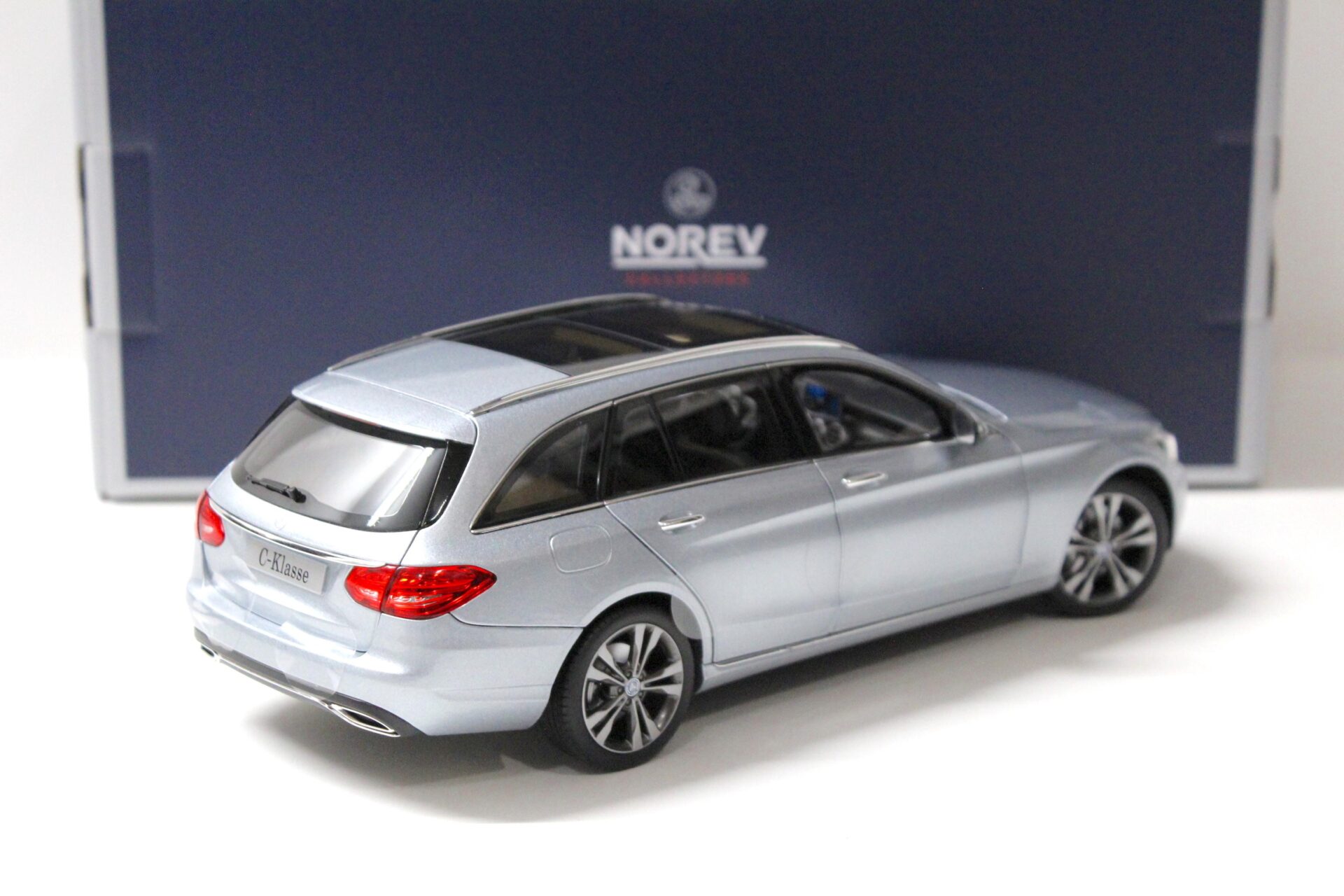 1:18 Norev Mercedes C-Klasse T-Modell 2014 silver-blue metallic