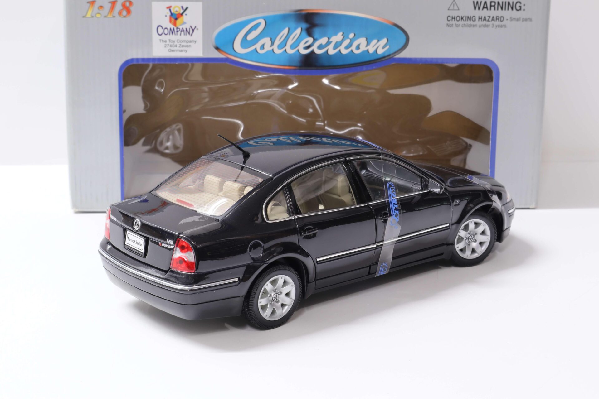 1:18 Welly VW Passat Sedan black 2001