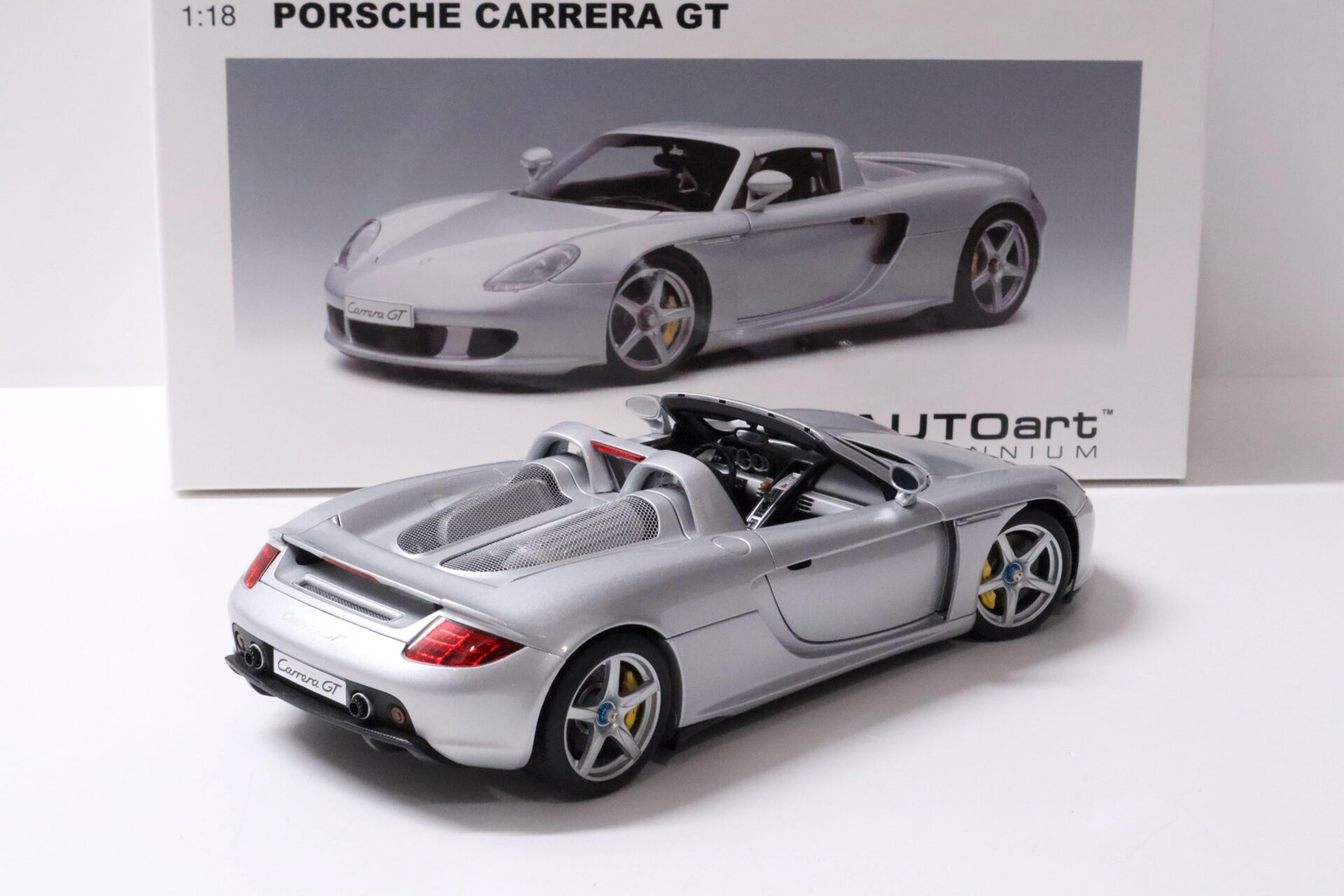 1:18 AUTOart Porsche Carrera GT silver with black interior