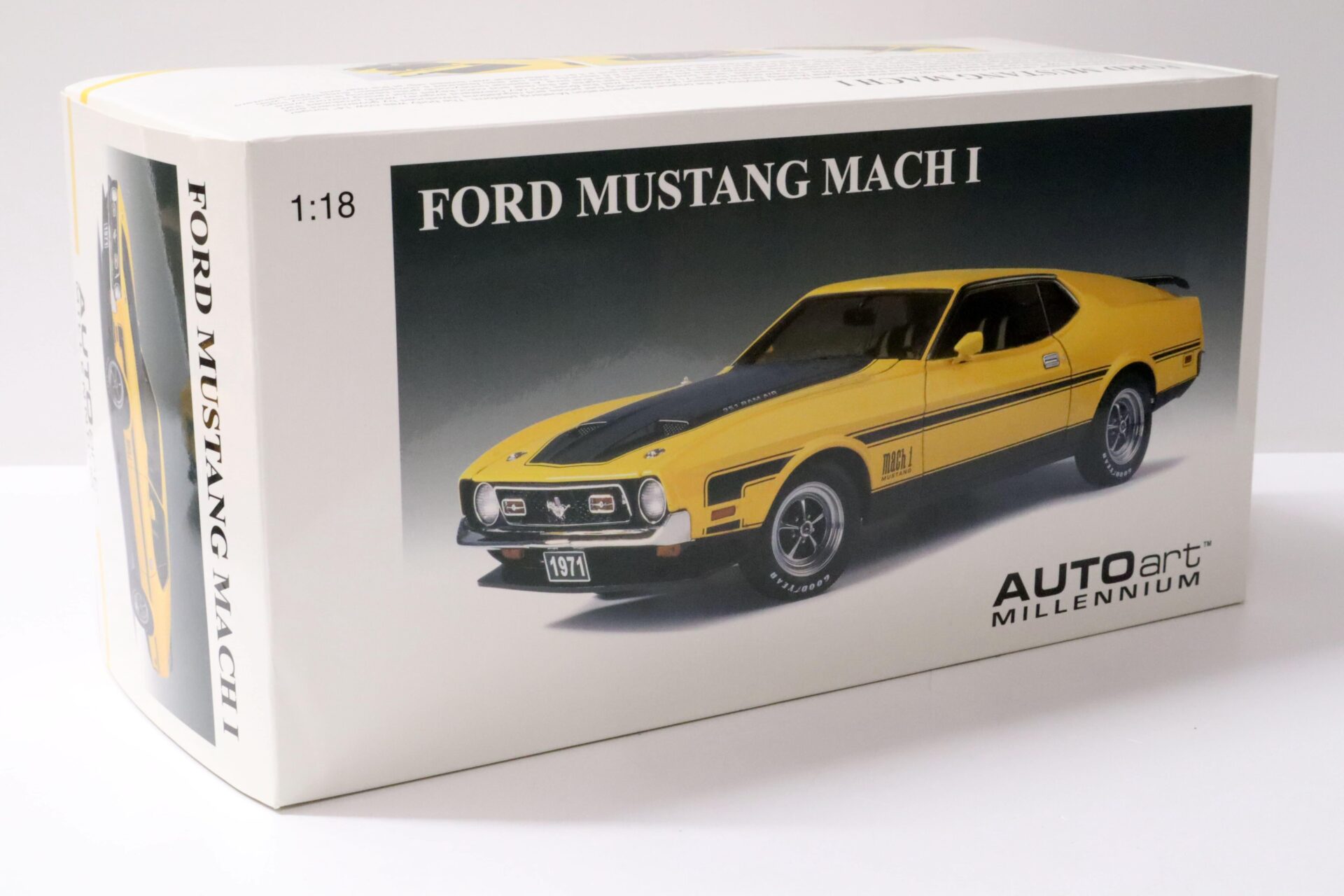 1:18 AUTOart Ford Mustang MACH 1 Fastback 1971 yellow/ black