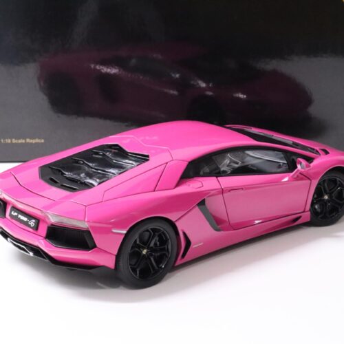 1:18 AUTOart Lamborghini Aventador LP700-4 pink