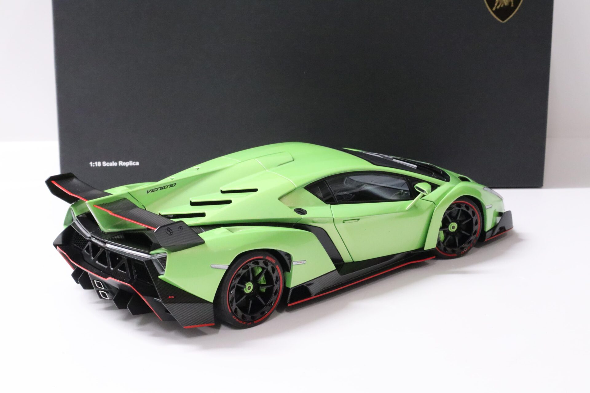 1:18 AUTOart Lamborghini Veneno 2013 green metallic