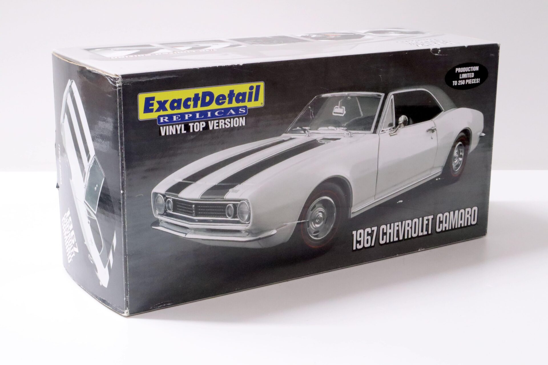 1:18 Exact Detail Chevrolet Camaro Z/28 Coupe 1967 white/ black Vinyl roof