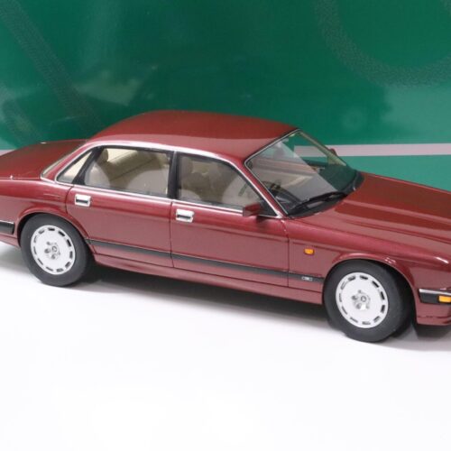 1:18 Cult Scale Models Jaguar XJR XJ40 Regency Limousine red metallic