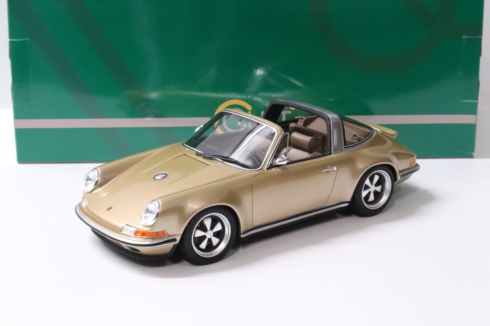 1:18 Cult Scale Models Porsche 911 Targa *SINGER* gold metallic