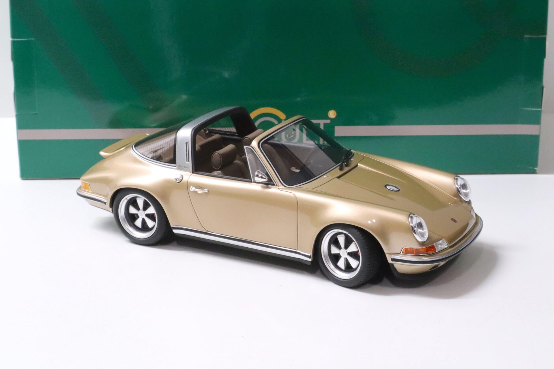 1:18 Cult Scale Models Porsche 911 Targa *SINGER* gold metallic