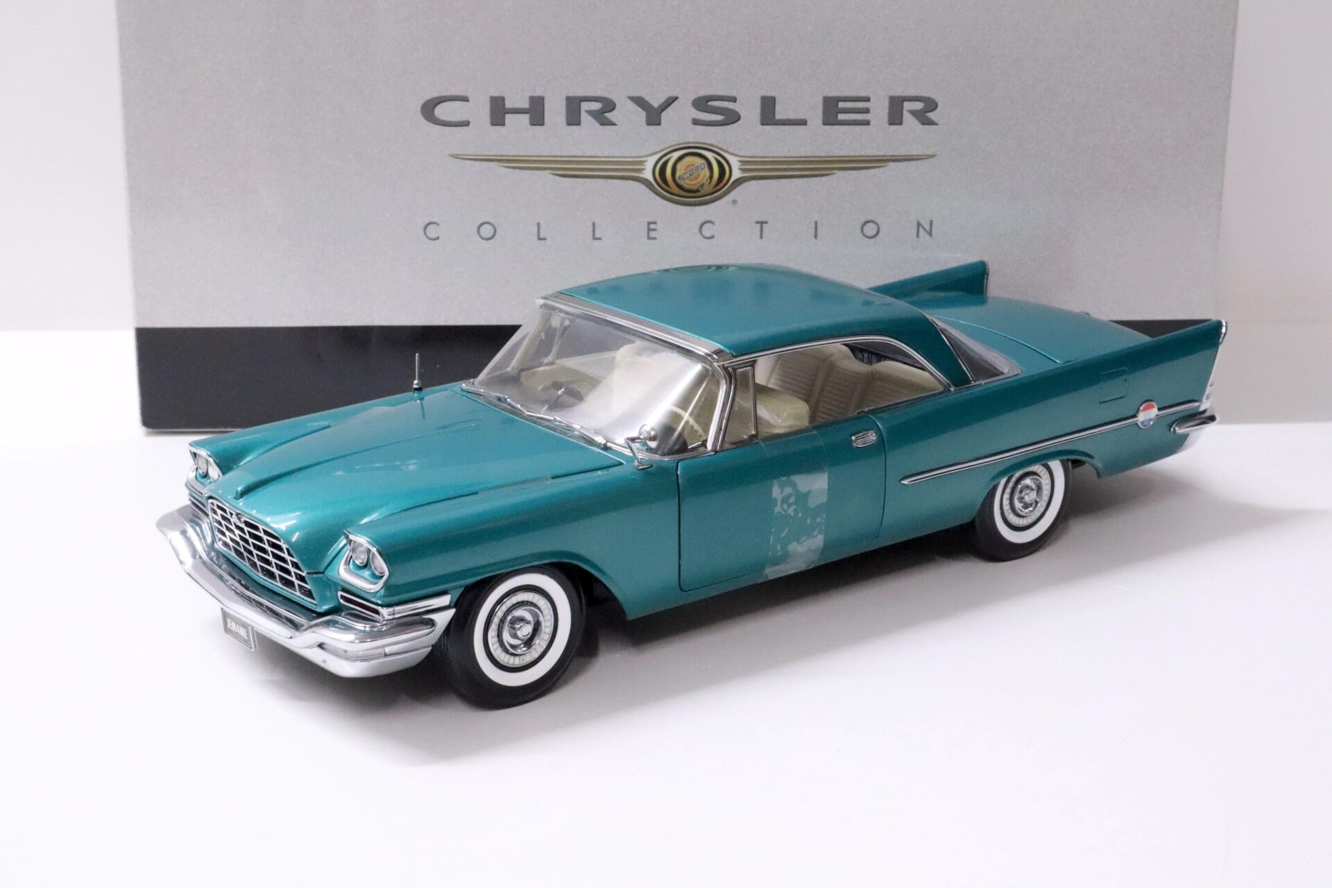 1:18 ERTL Collectibles 1957 Chrysler 300C Coupe green metallic