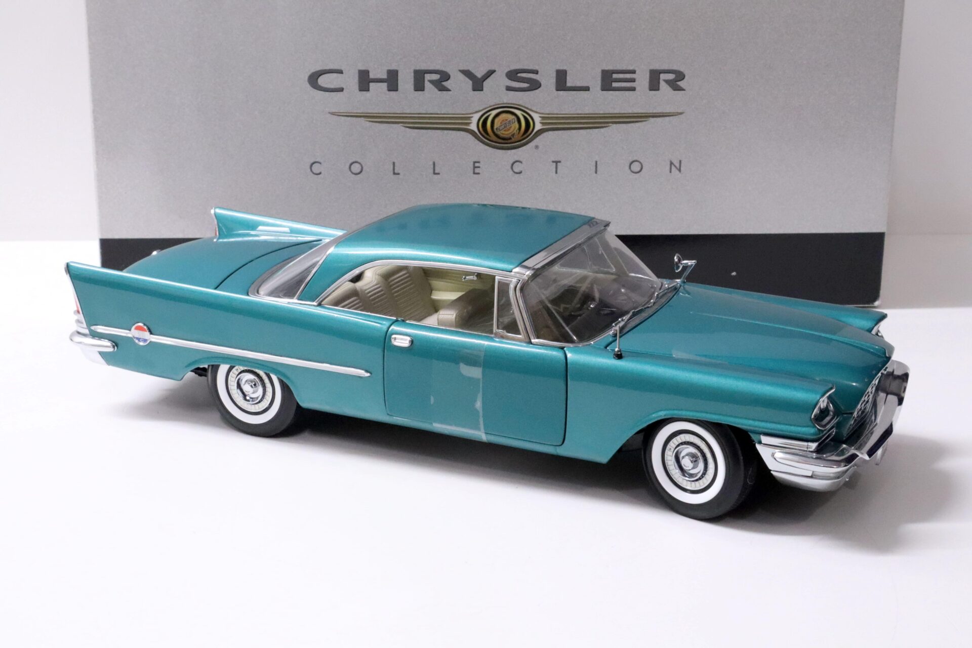 1:18 ERTL Collectibles 1957 Chrysler 300C Coupe green metallic