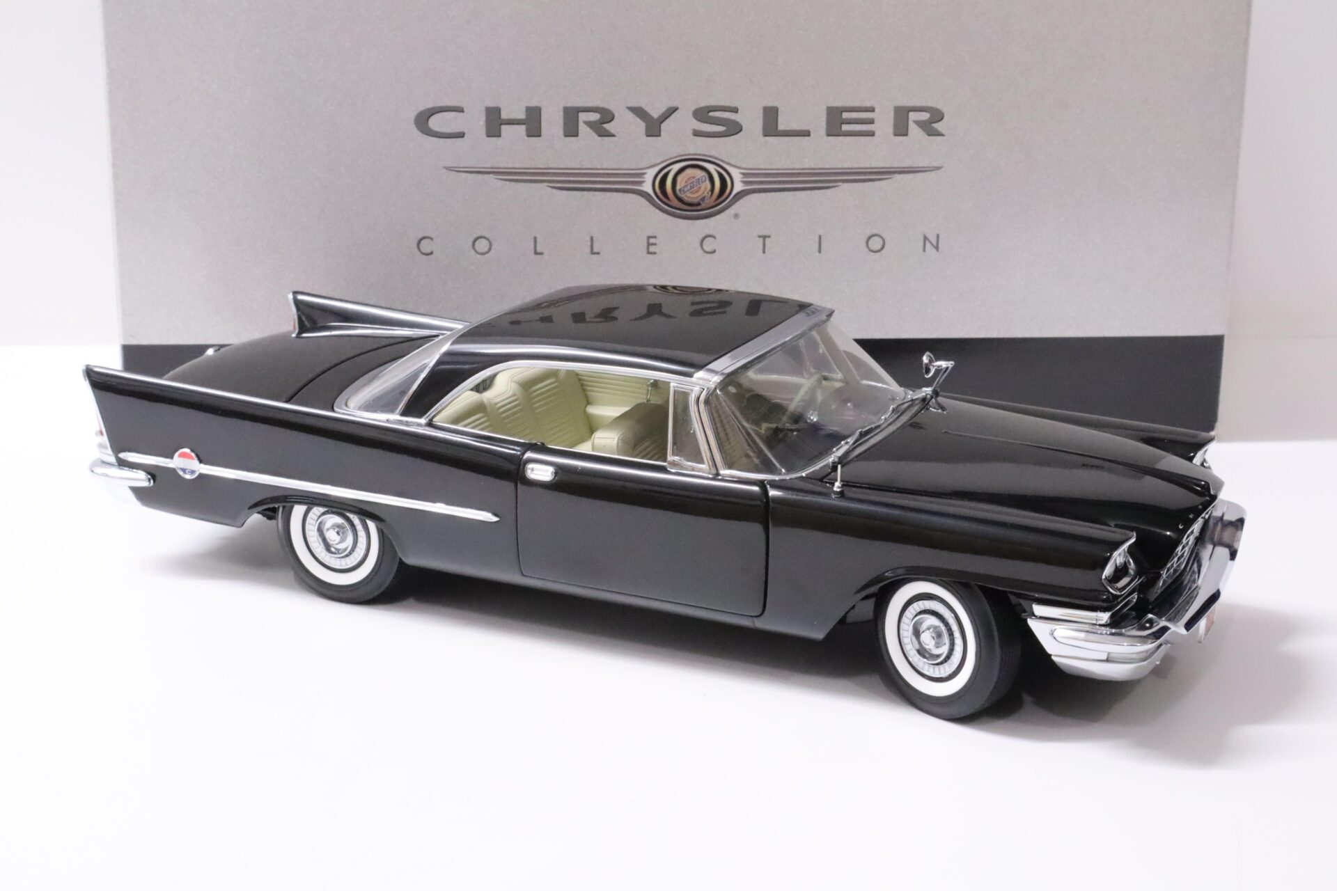 1:18 ERTL Collectibles 1957 Chrysler 300C Coupe black