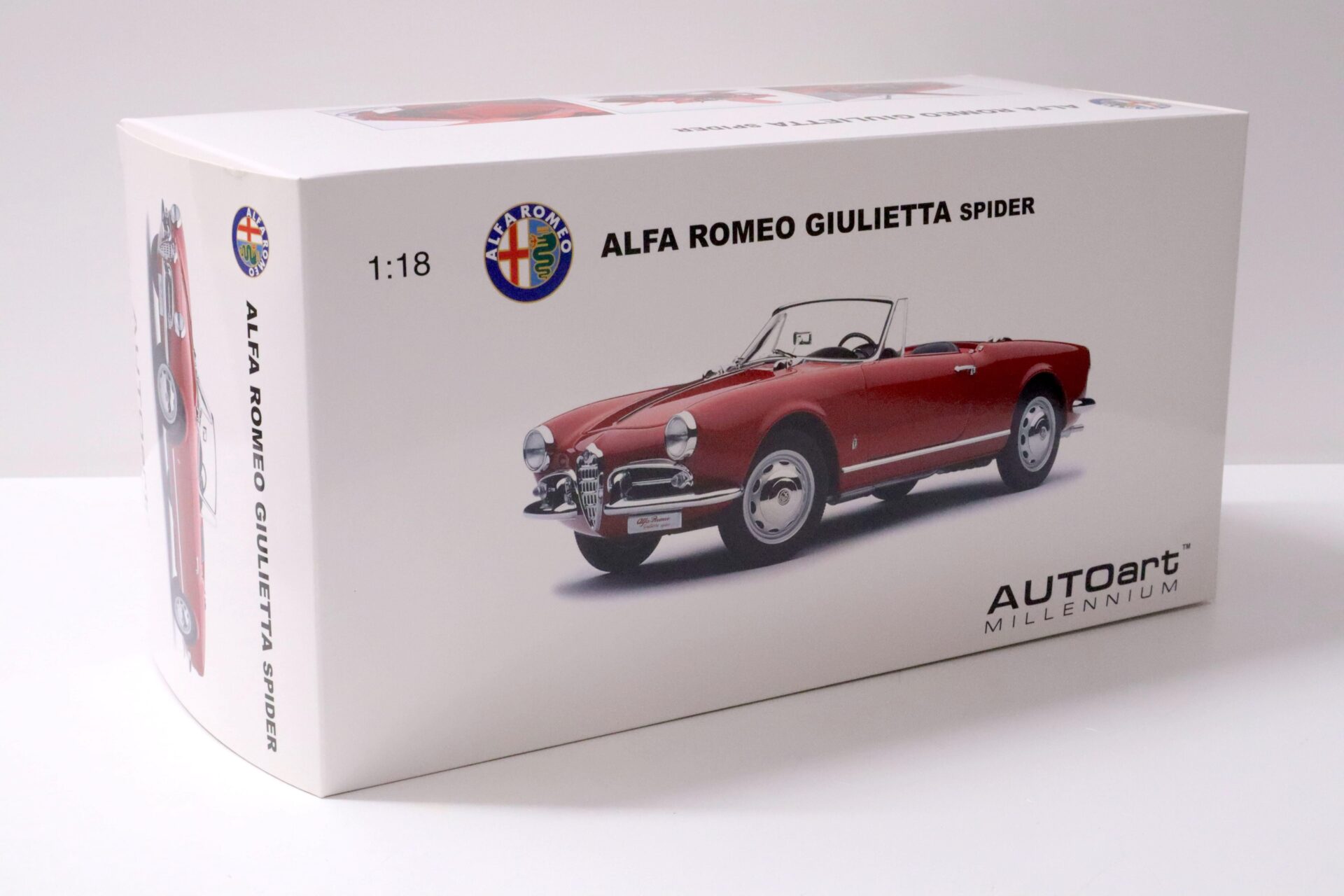 1:18 AUTOart Alfa Romeo Giulietta Spider with TOP red