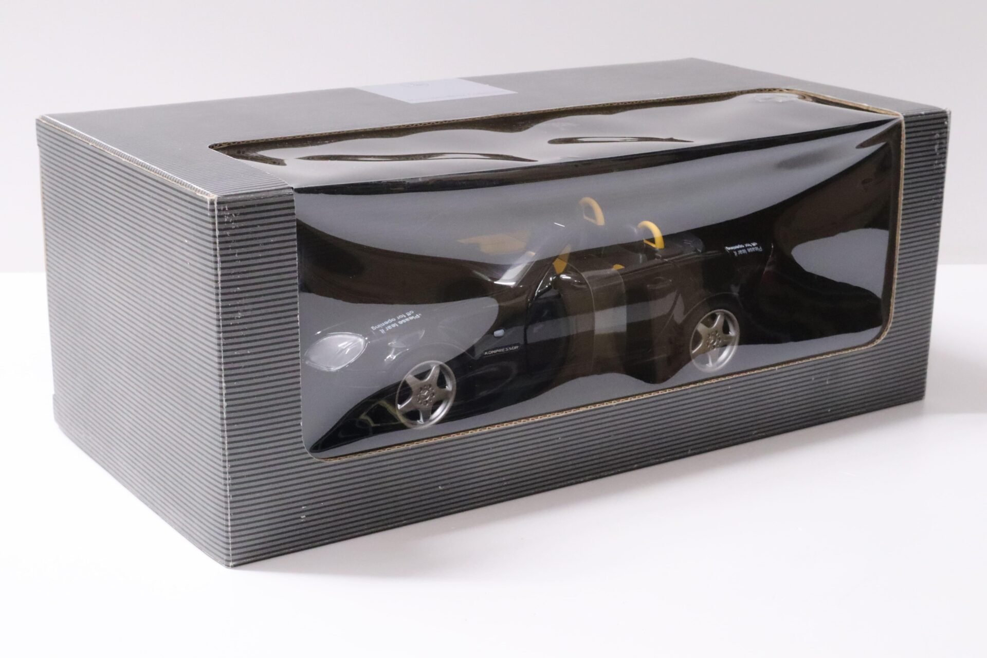 1:18 UT Models Mercedes SLK 230 AMG Convertible black-metallic DEALER VERSION