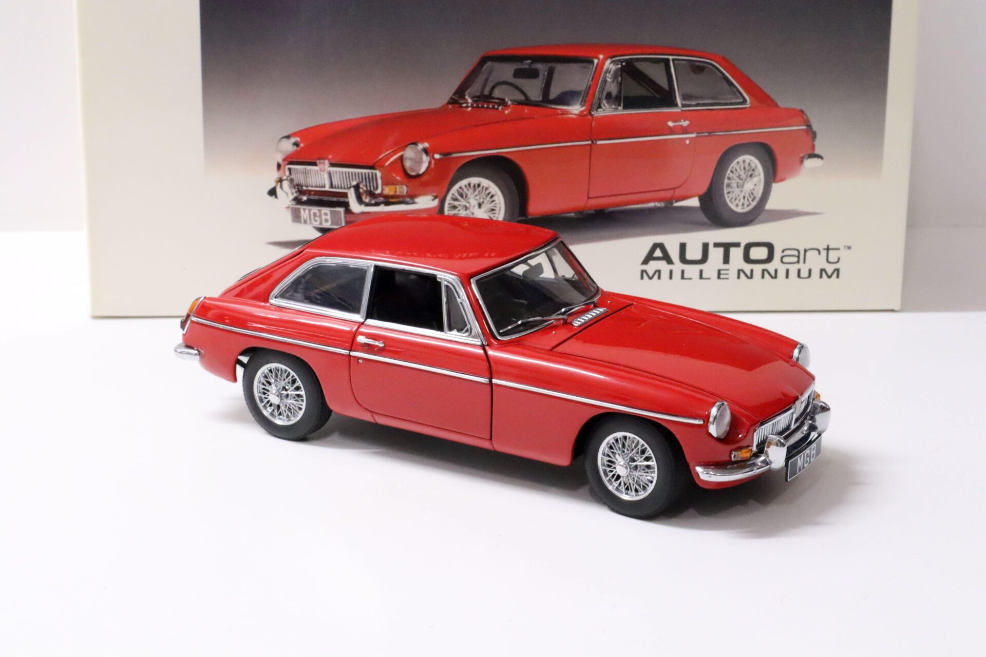 1:18 AUTOart MGB GT Coupe MKII 1969 red