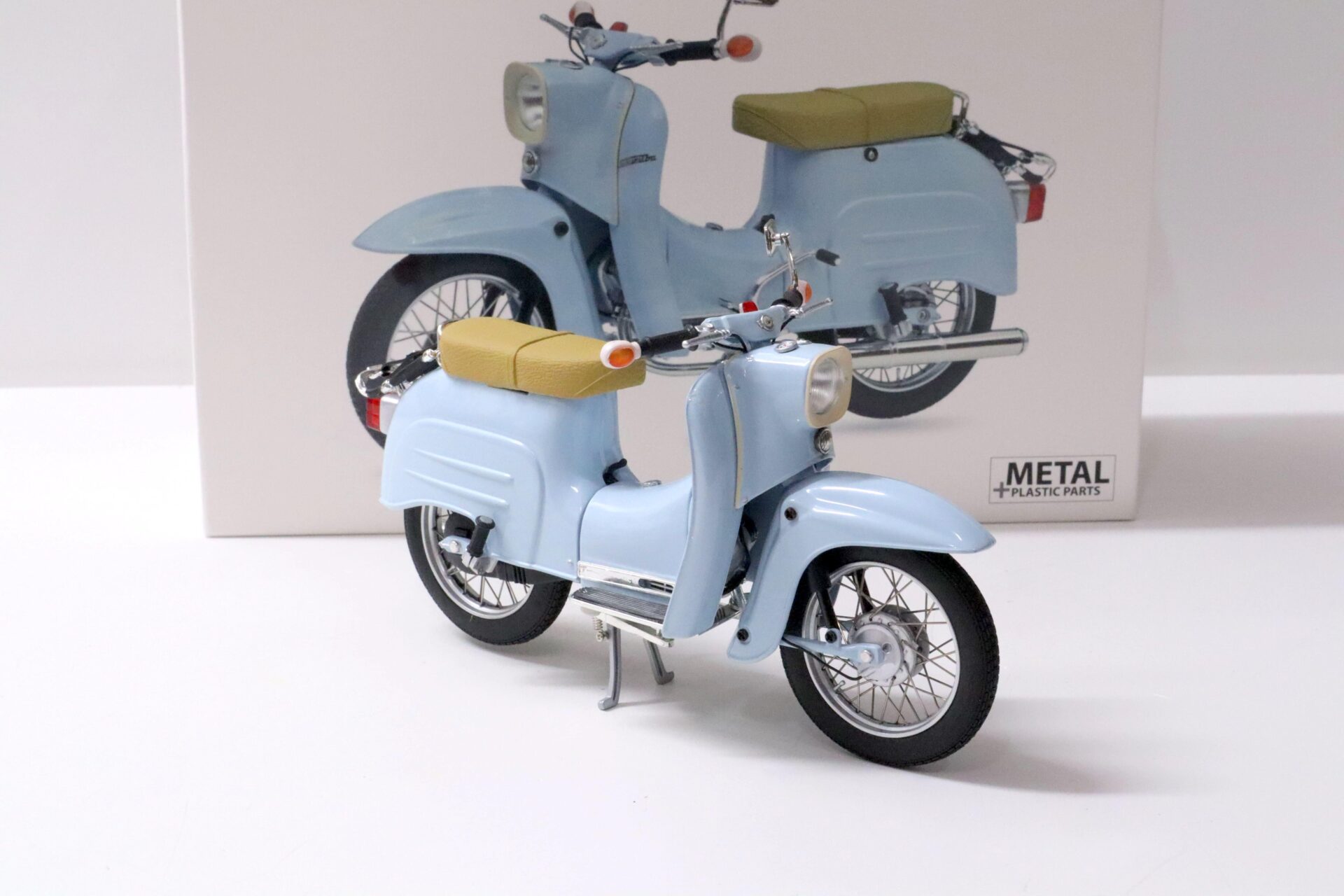 1:10 Schuco Simson Schwalbe KR51/1 light blue