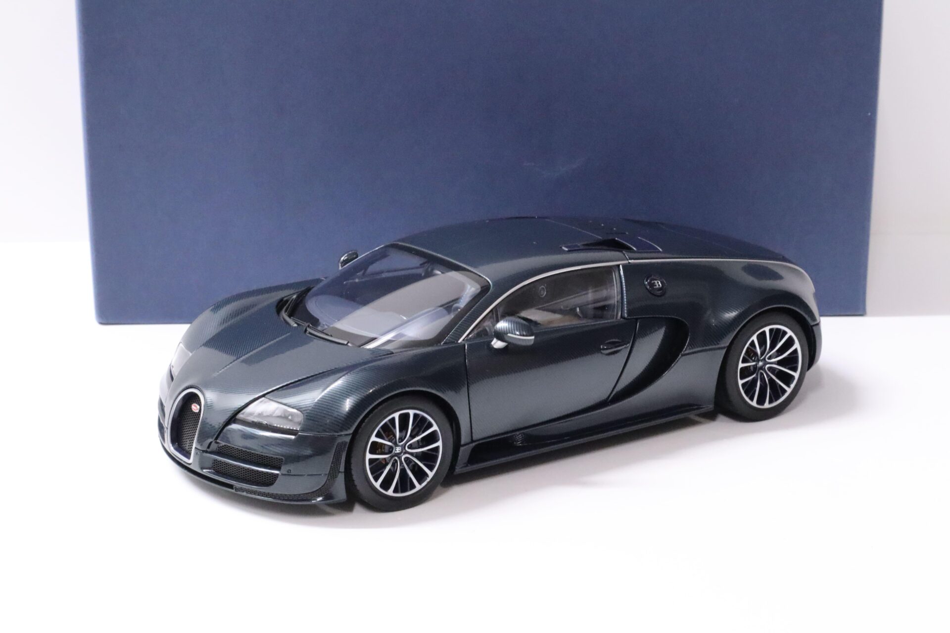 1:18 AUTOart Bugatti Veyron 16.4 Super Sport dark blue