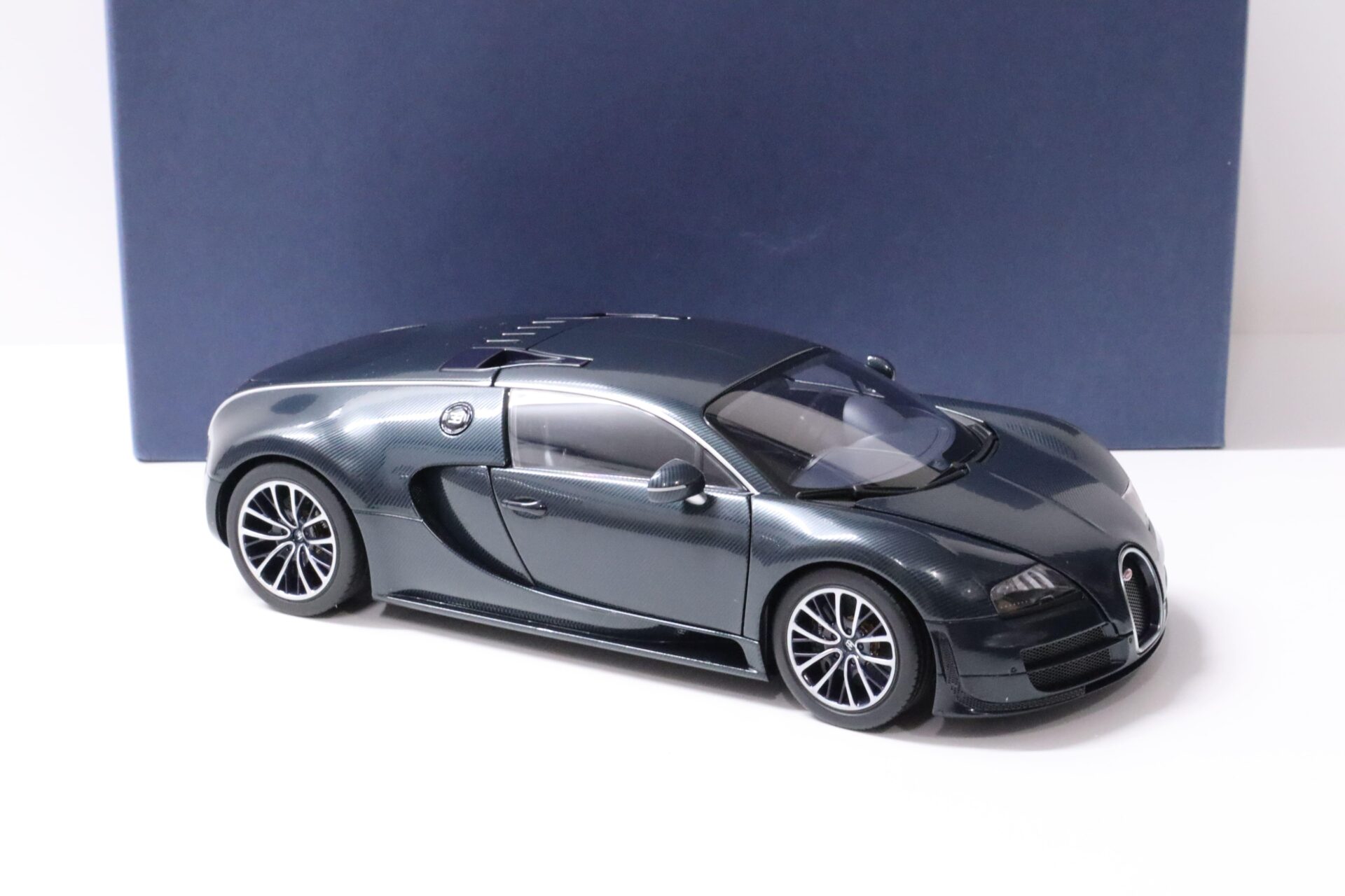 1:18 AUTOart Bugatti Veyron 16.4 Super Sport dark blue