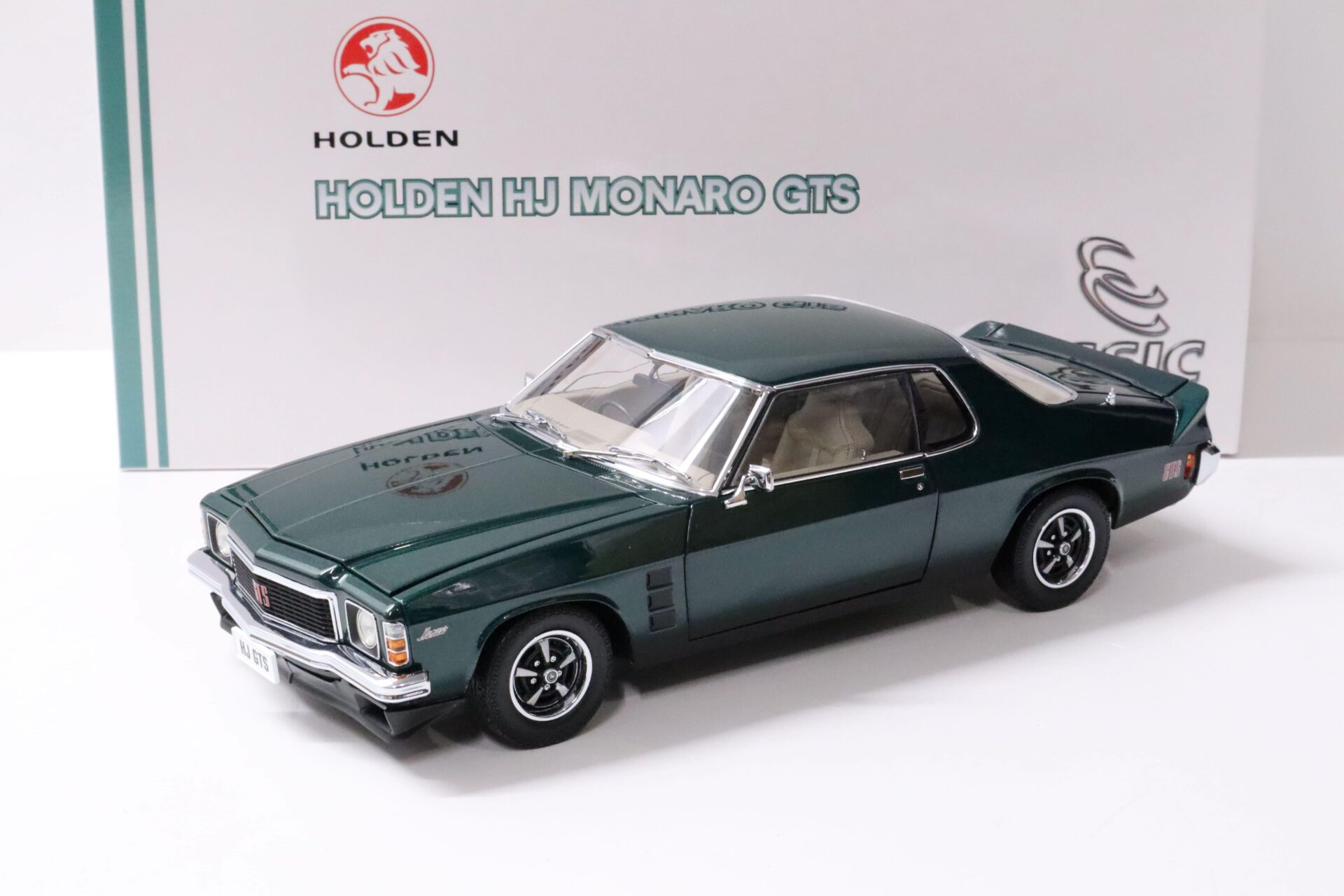 ID 58797 orig.jpg 1:18 Classic Carlectables Holden HJ Monaro GTS Jade green metallic