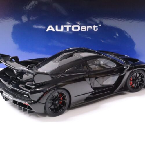 1:18 AUTOart McLAREN Senna 2018 Stealth Cosmo/ black